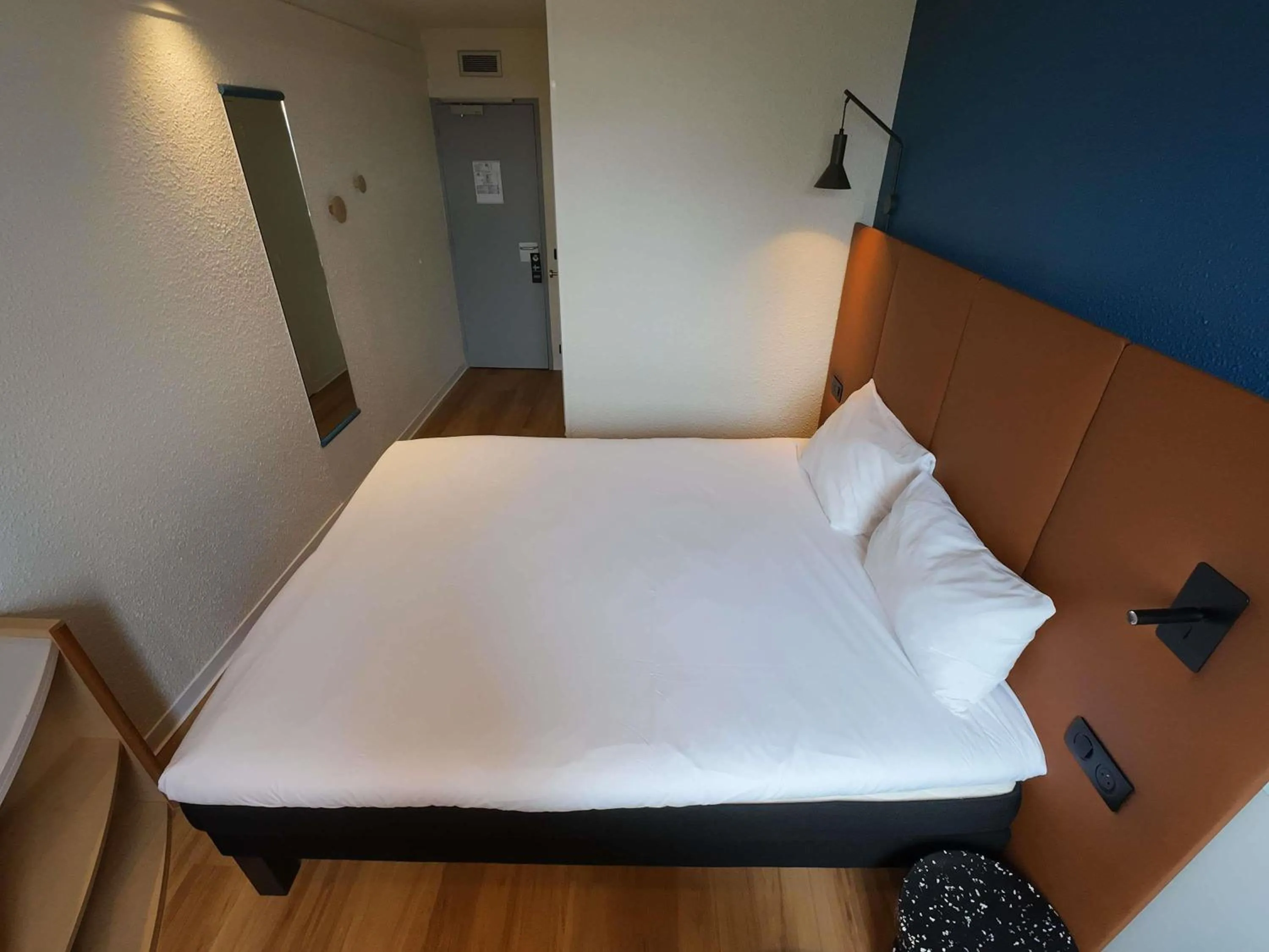 Bedroom, Bed in ibis Lyon Est Bron