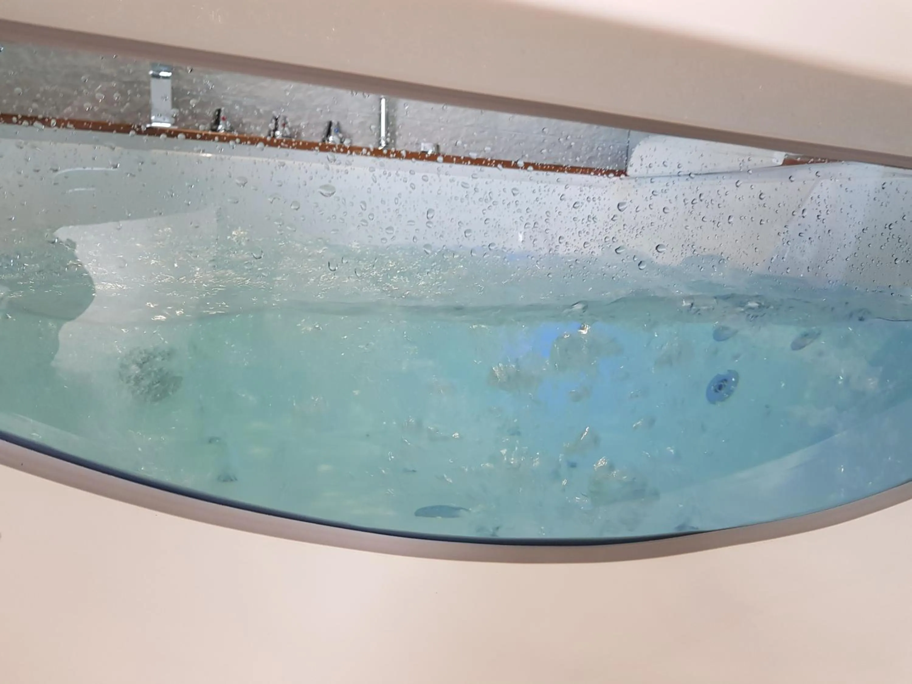 Hot Tub in Alby suite