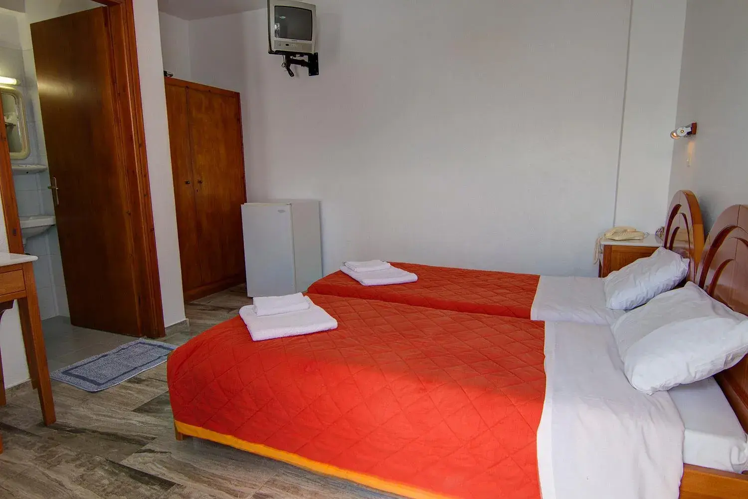 Triple Room with Terrace in Hotel Lofos - The Hill Triple Room with Terrace in Hotel Lofos - The Hill