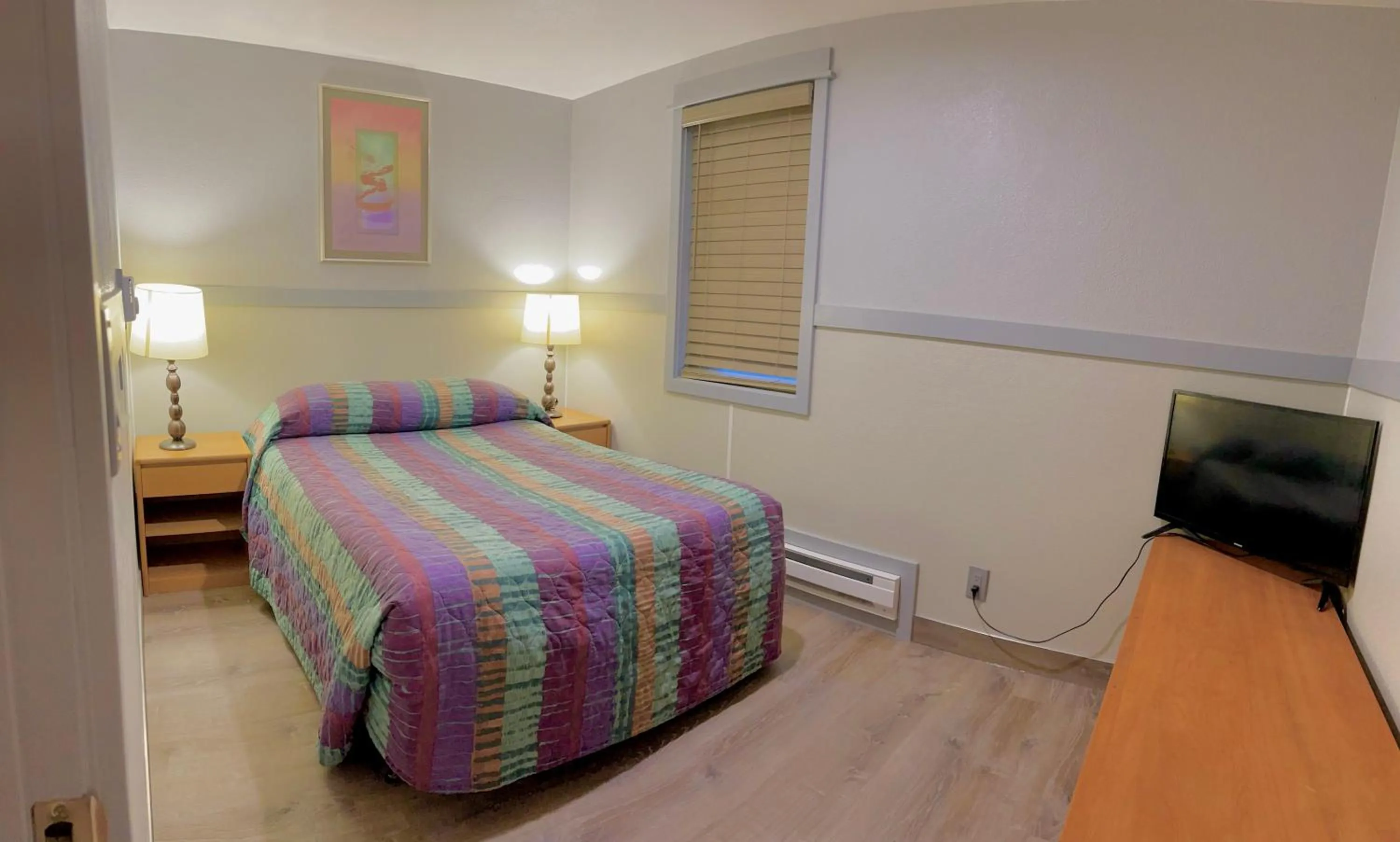 Bed in Emerald Best Motel