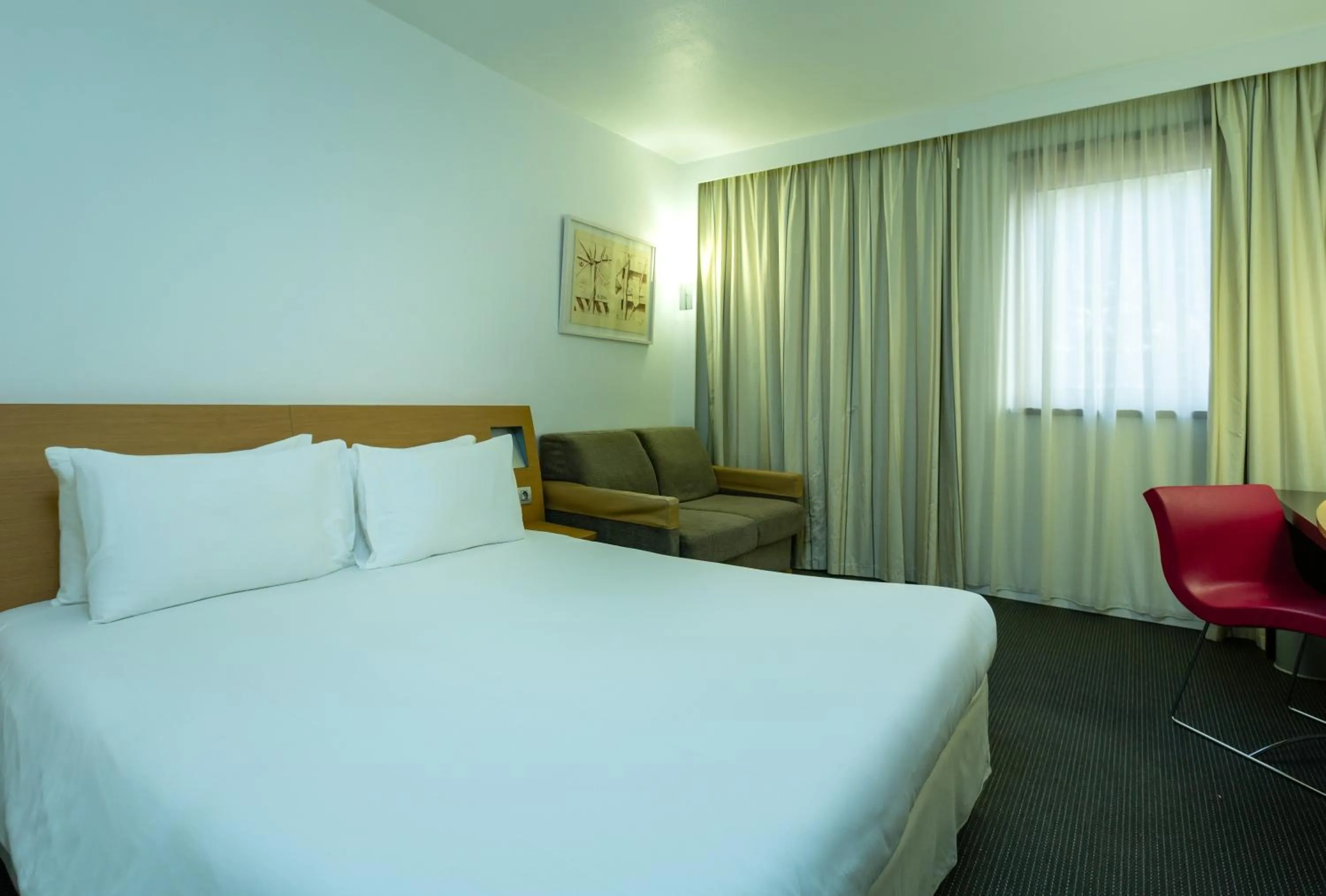 Bed in Accra City Hotel