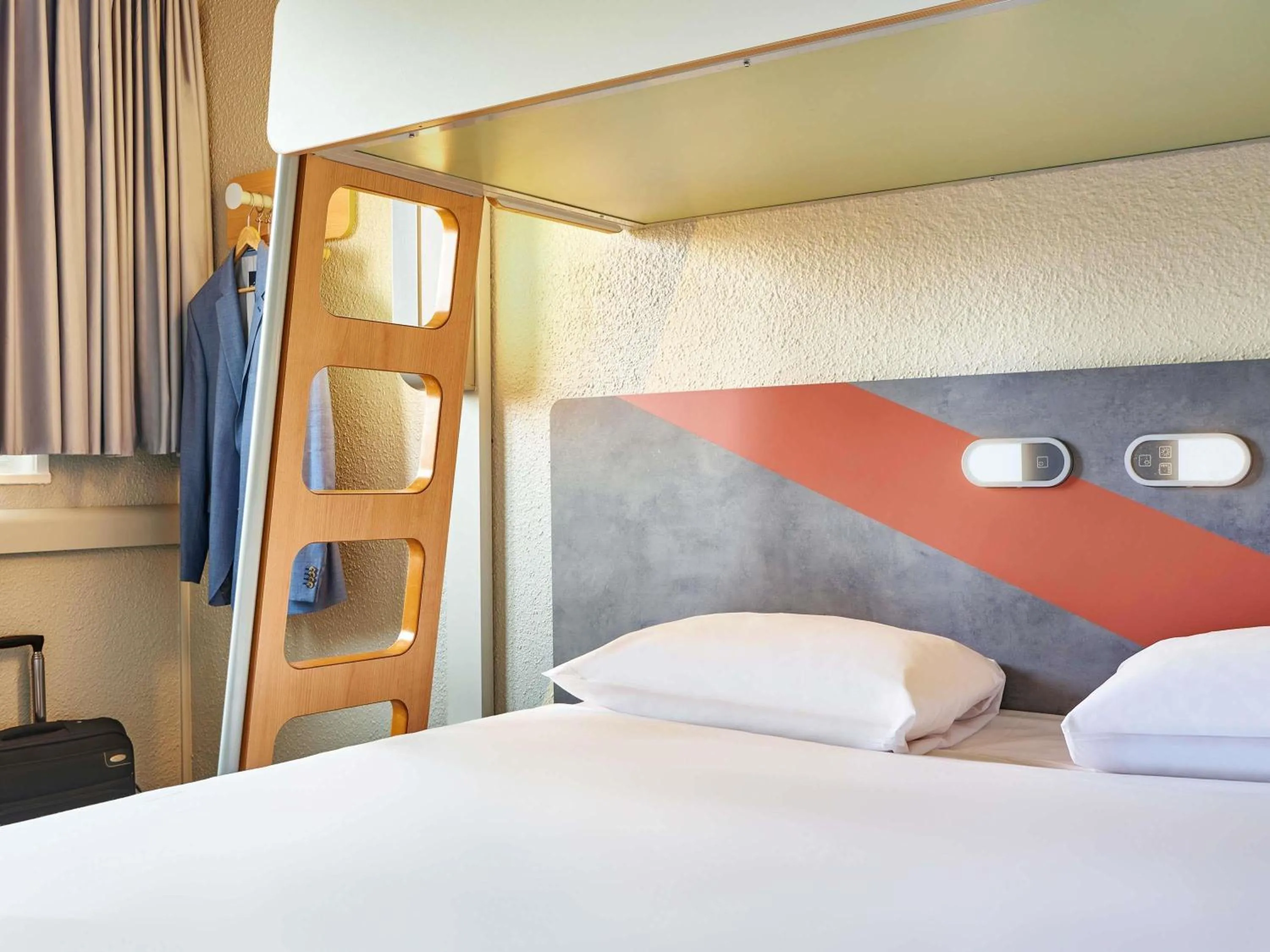 Bedroom, Bed in ibis budget Paris Porte d'Aubervilliers