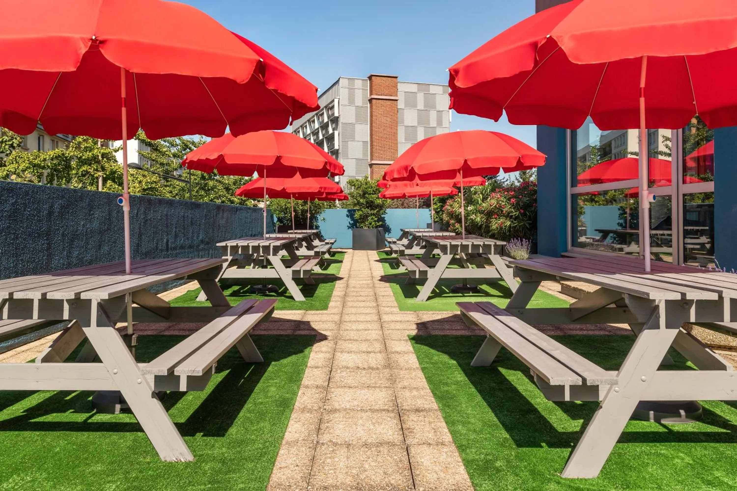 Patio in ibis budget Paris Porte d'Aubervilliers