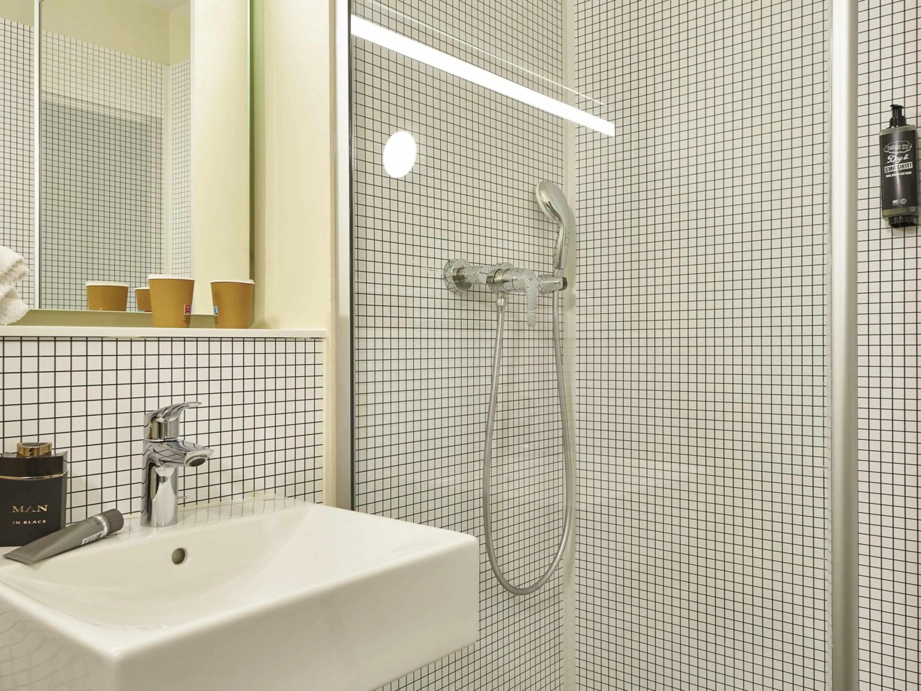 Bedroom in ibis budget Paris Porte d'Aubervilliers