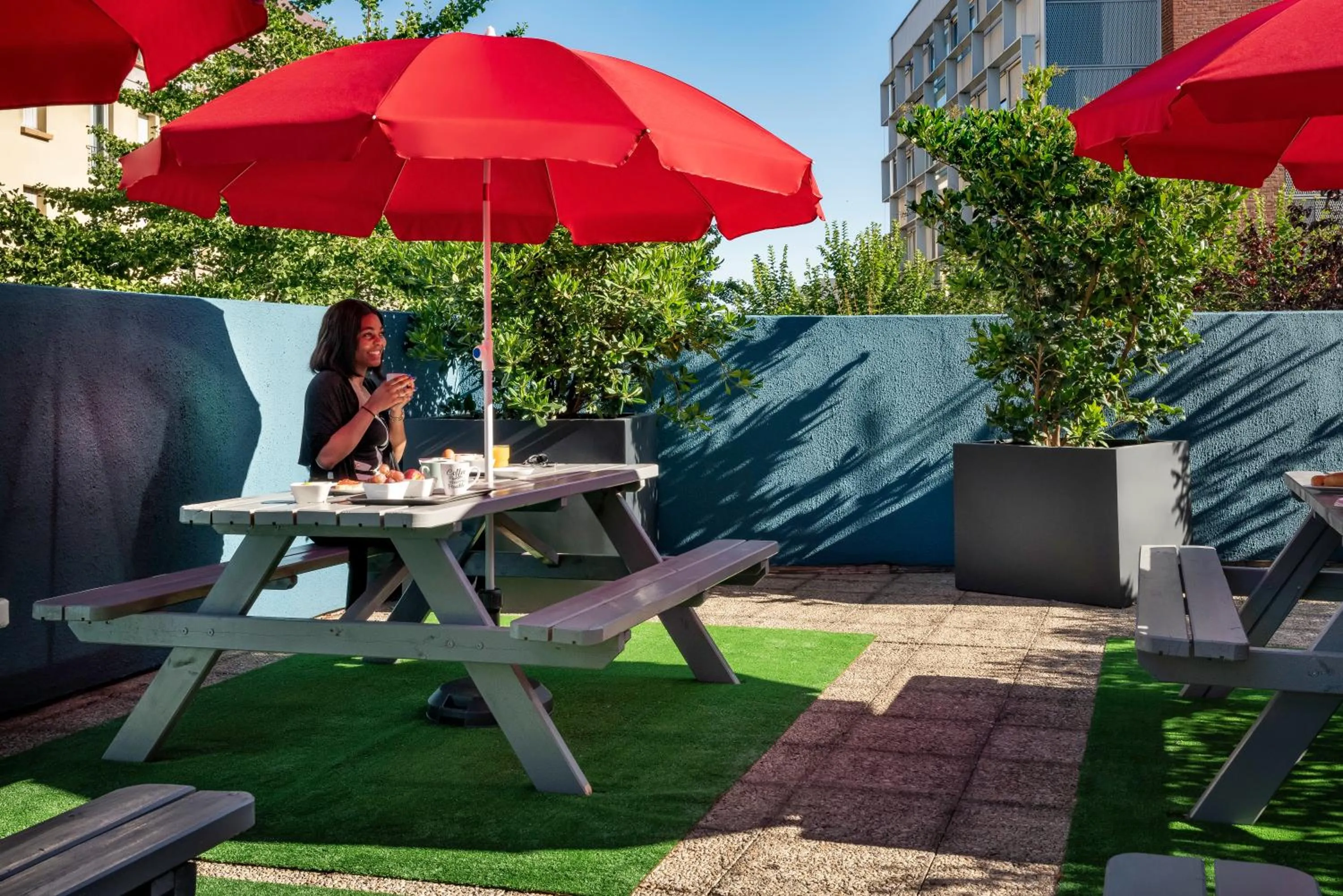 Patio in ibis budget Paris Porte d'Aubervilliers