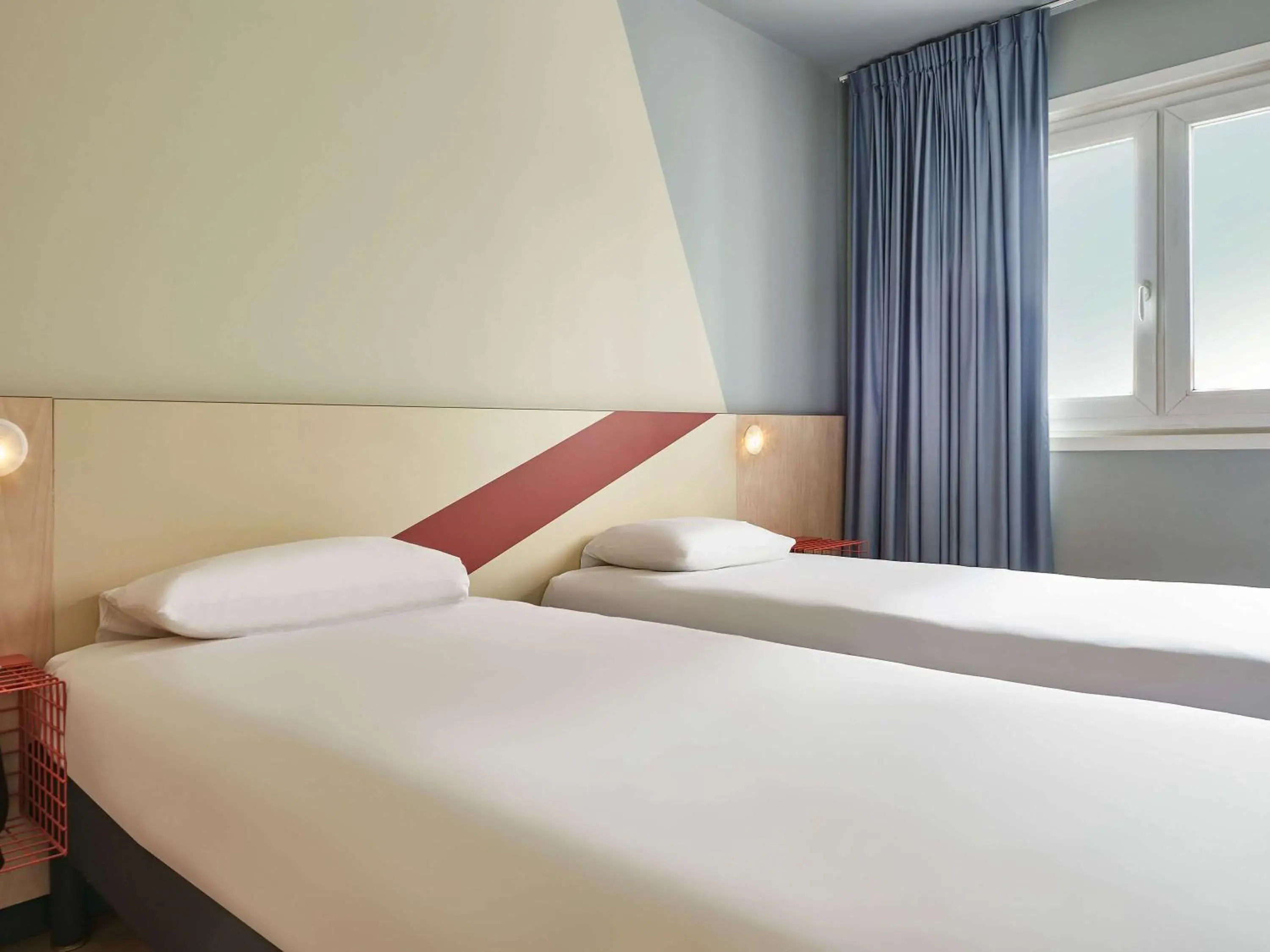 Bedroom, Bed in ibis budget Paris Porte d'Aubervilliers Bedroom, Bed in ibis budget Paris Porte d'Aubervilliers