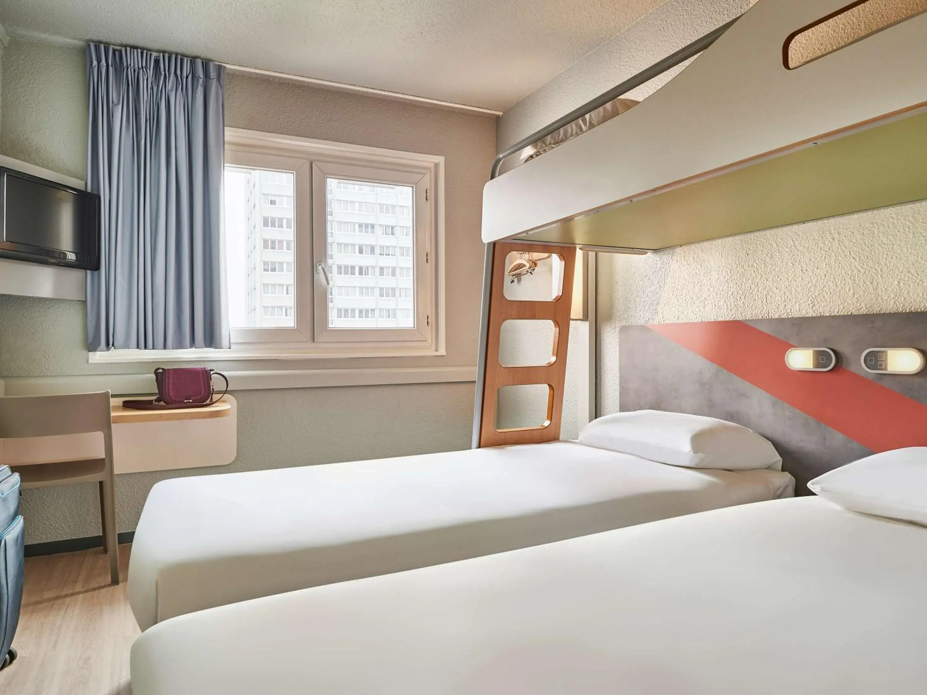 Bedroom, Bed in ibis budget Paris Porte d'Aubervilliers Bedroom, Bed in ibis budget Paris Porte d'Aubervilliers