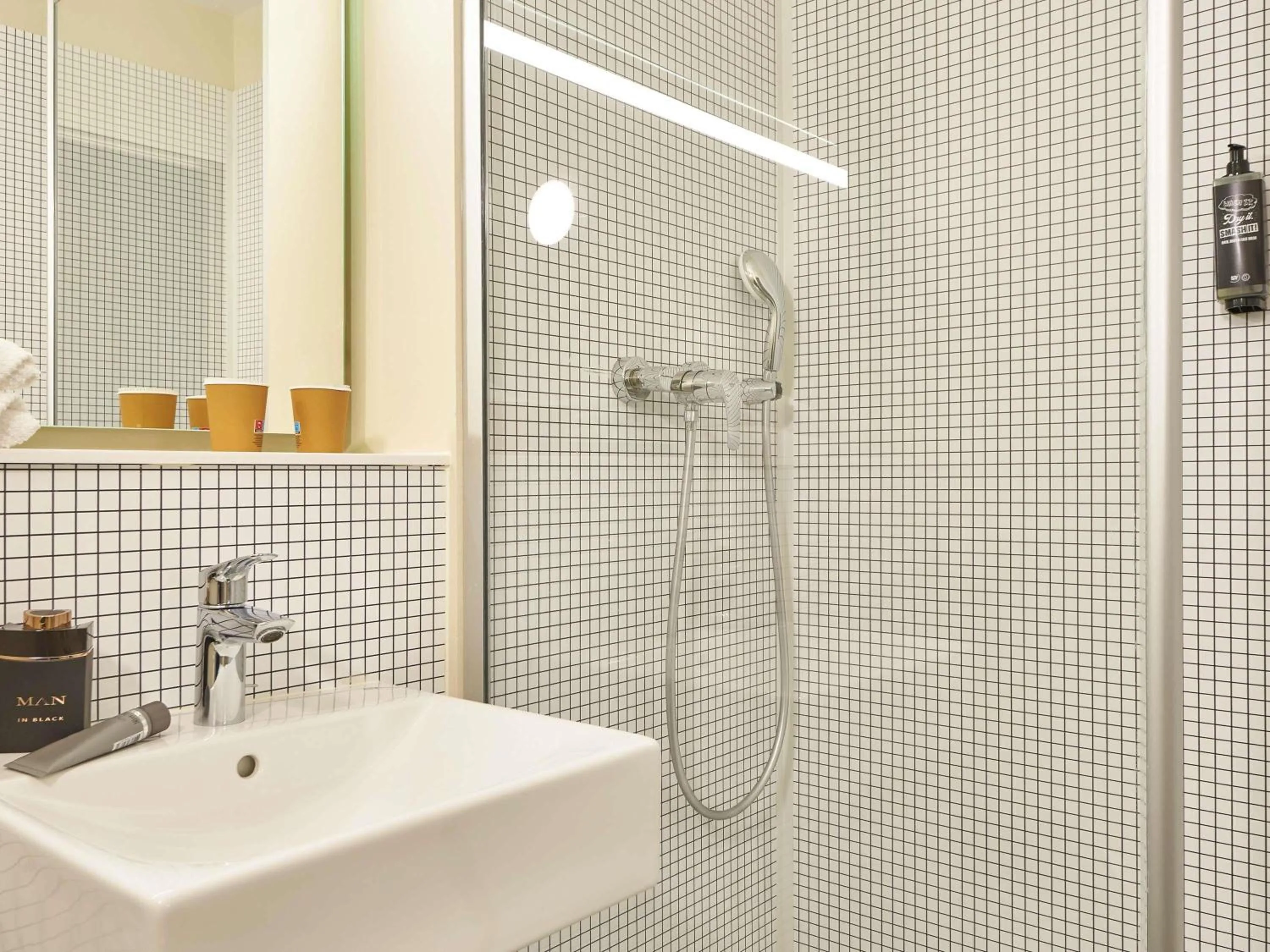 Bedroom in ibis budget Paris Porte d'Aubervilliers