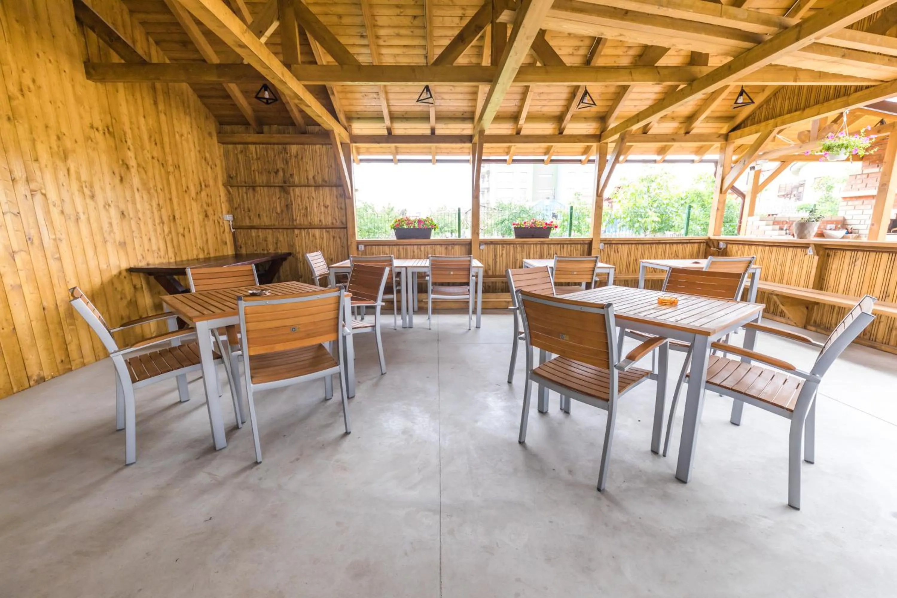 Restaurant/places to eat in Vila Coty