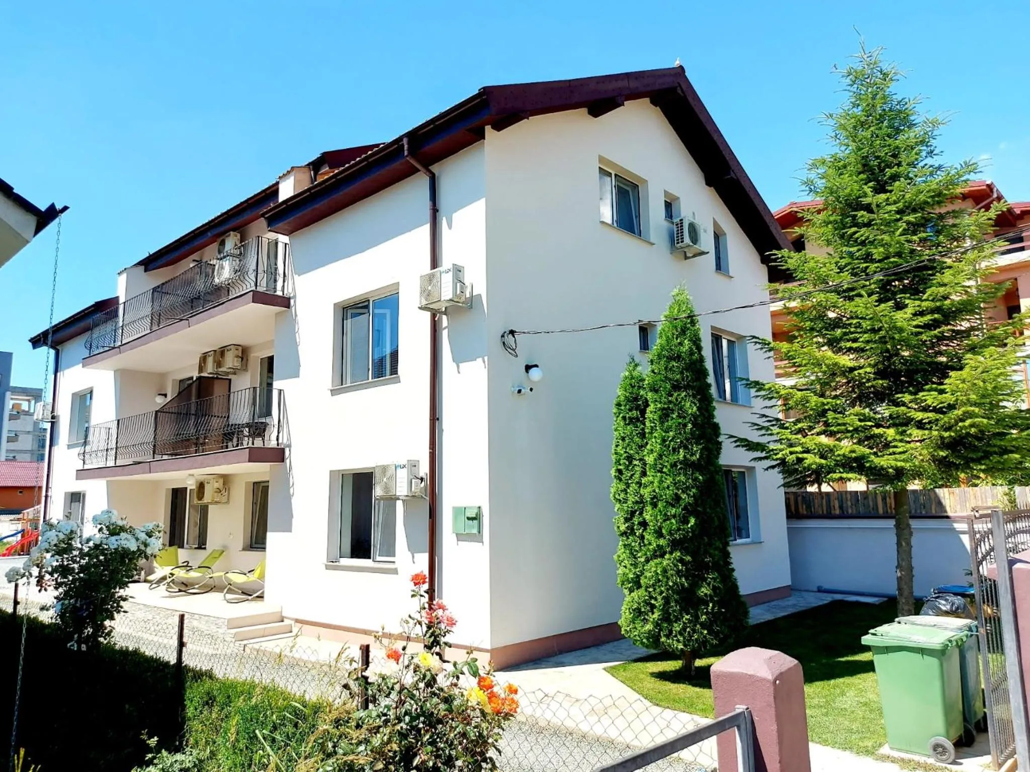 Property building in Vila Coty