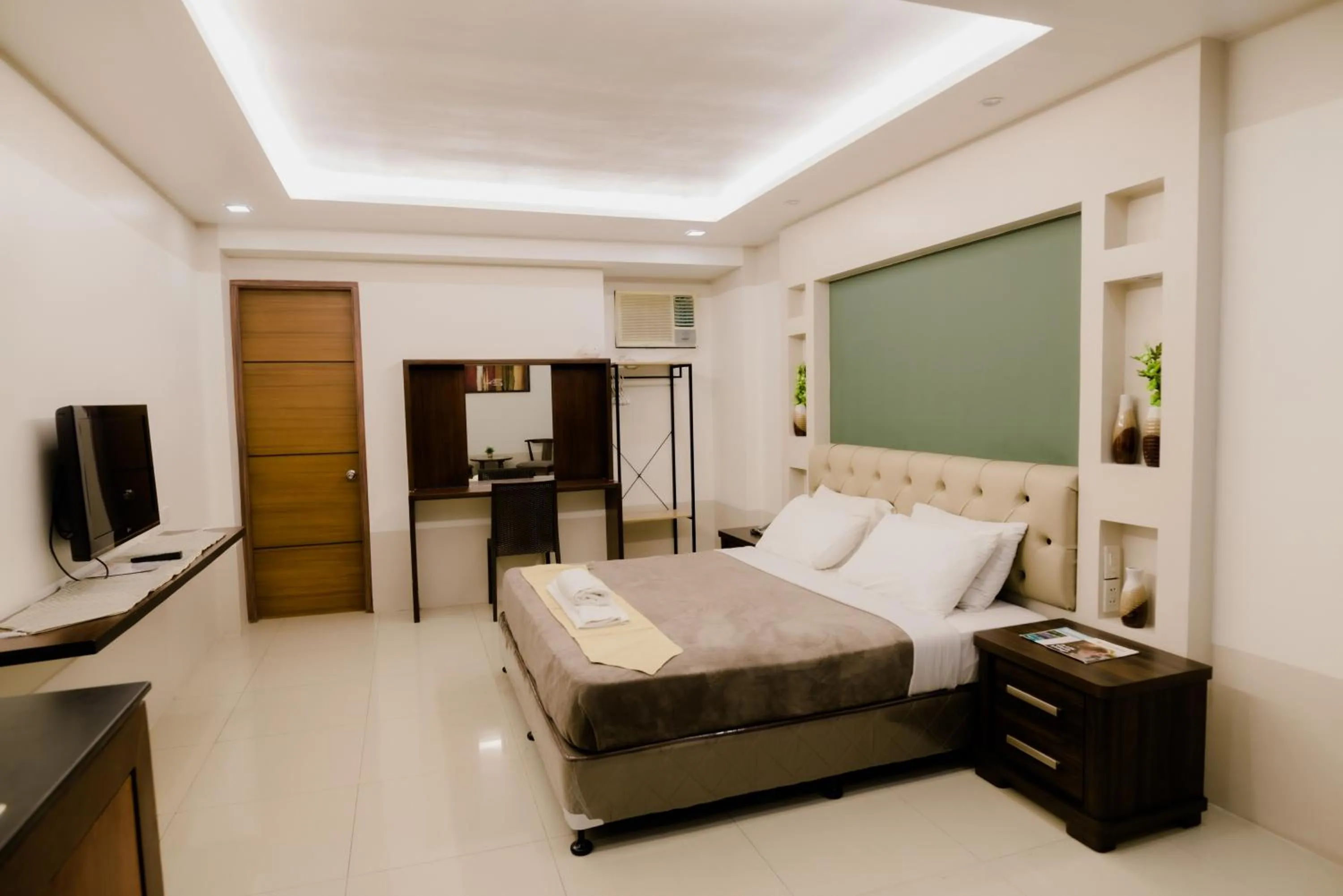 Photo of the whole room, Bed in The Horizon Suites and Arcade