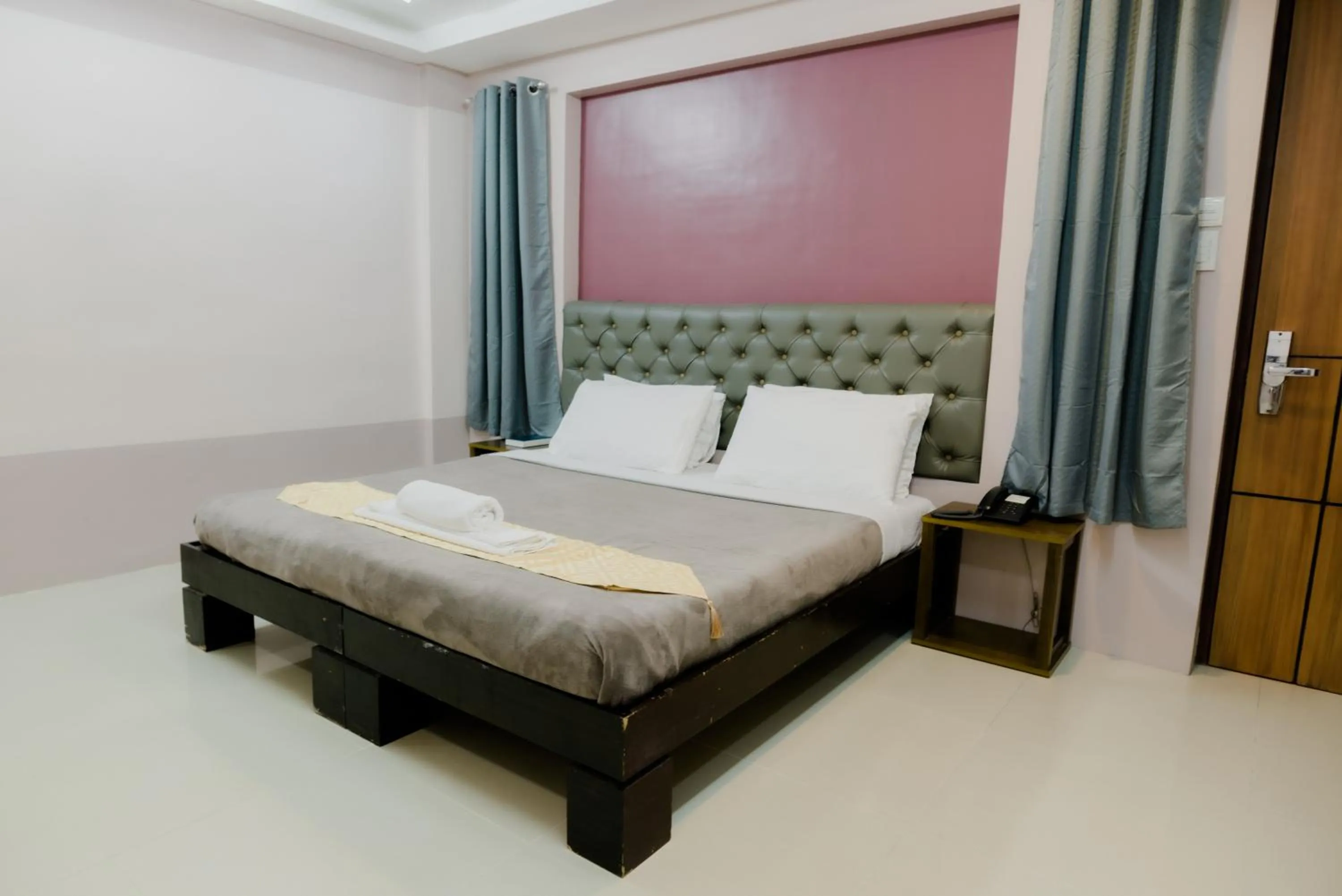 Bed in The Horizon Suites and Arcade