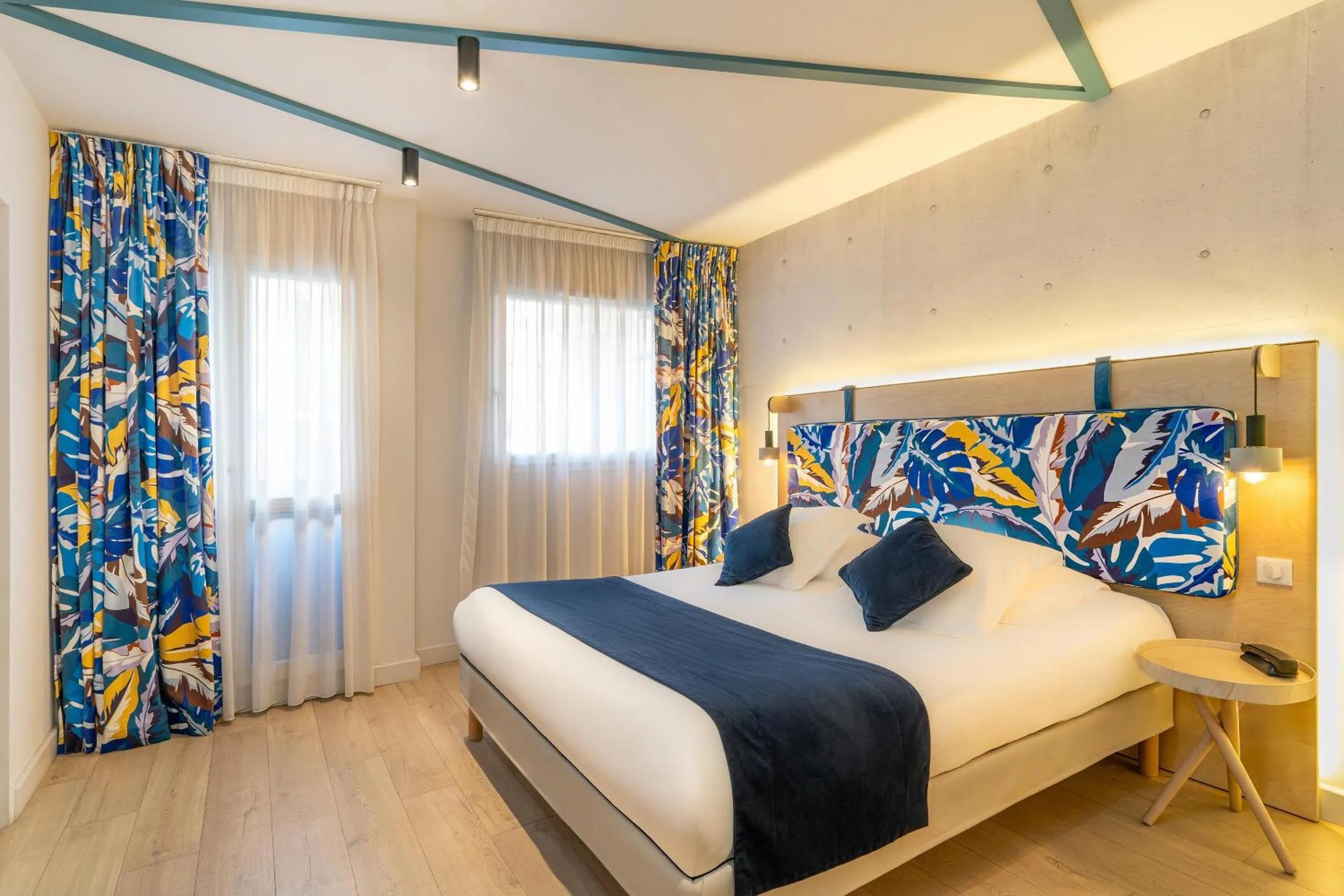 Photo of the whole room, Bed in Urban Hotel & Spa Aix-les-Bains - BW Signature Collection