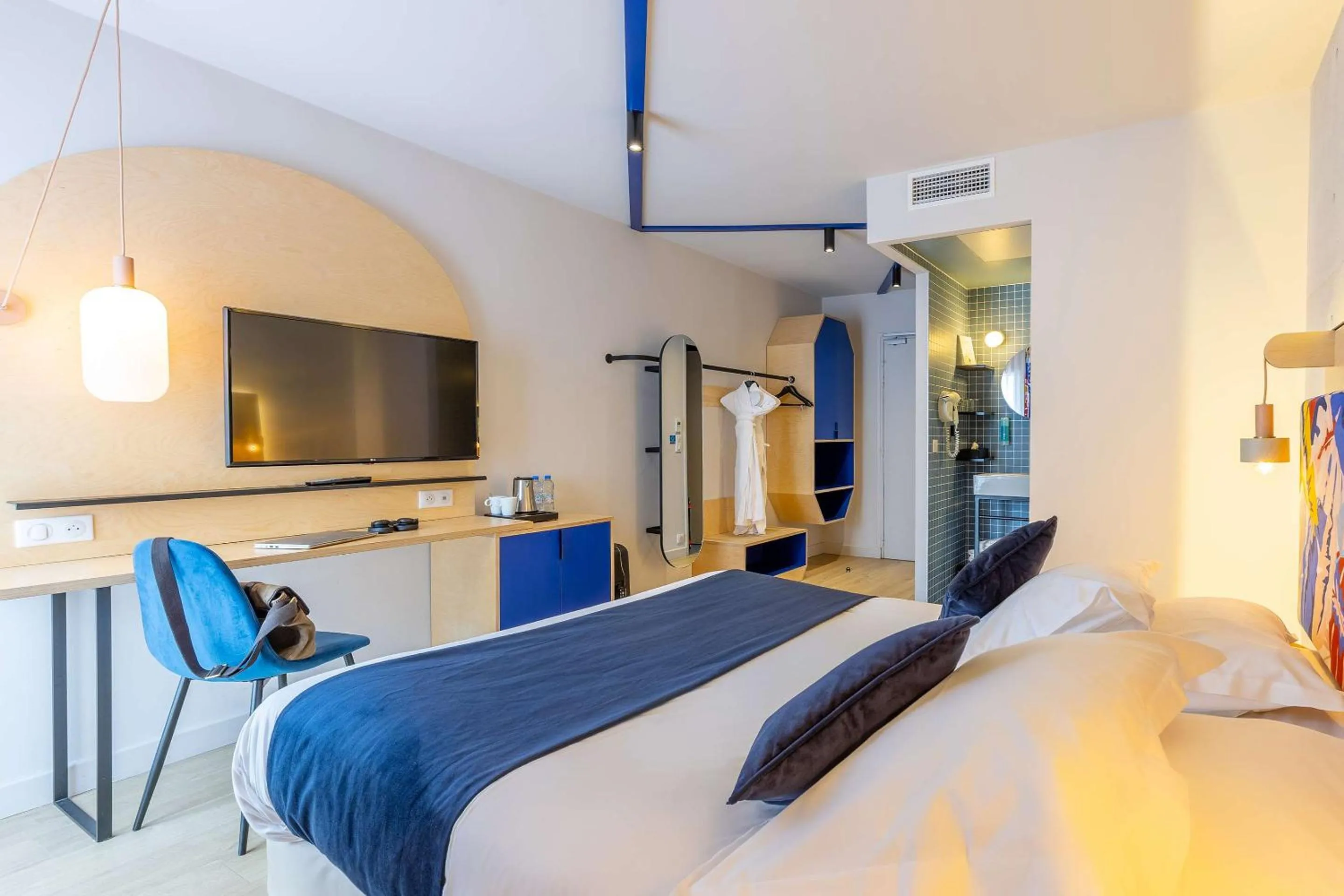 Bedroom, Bed in Urban Hotel & Spa Aix-les-Bains - BW Signature Collection