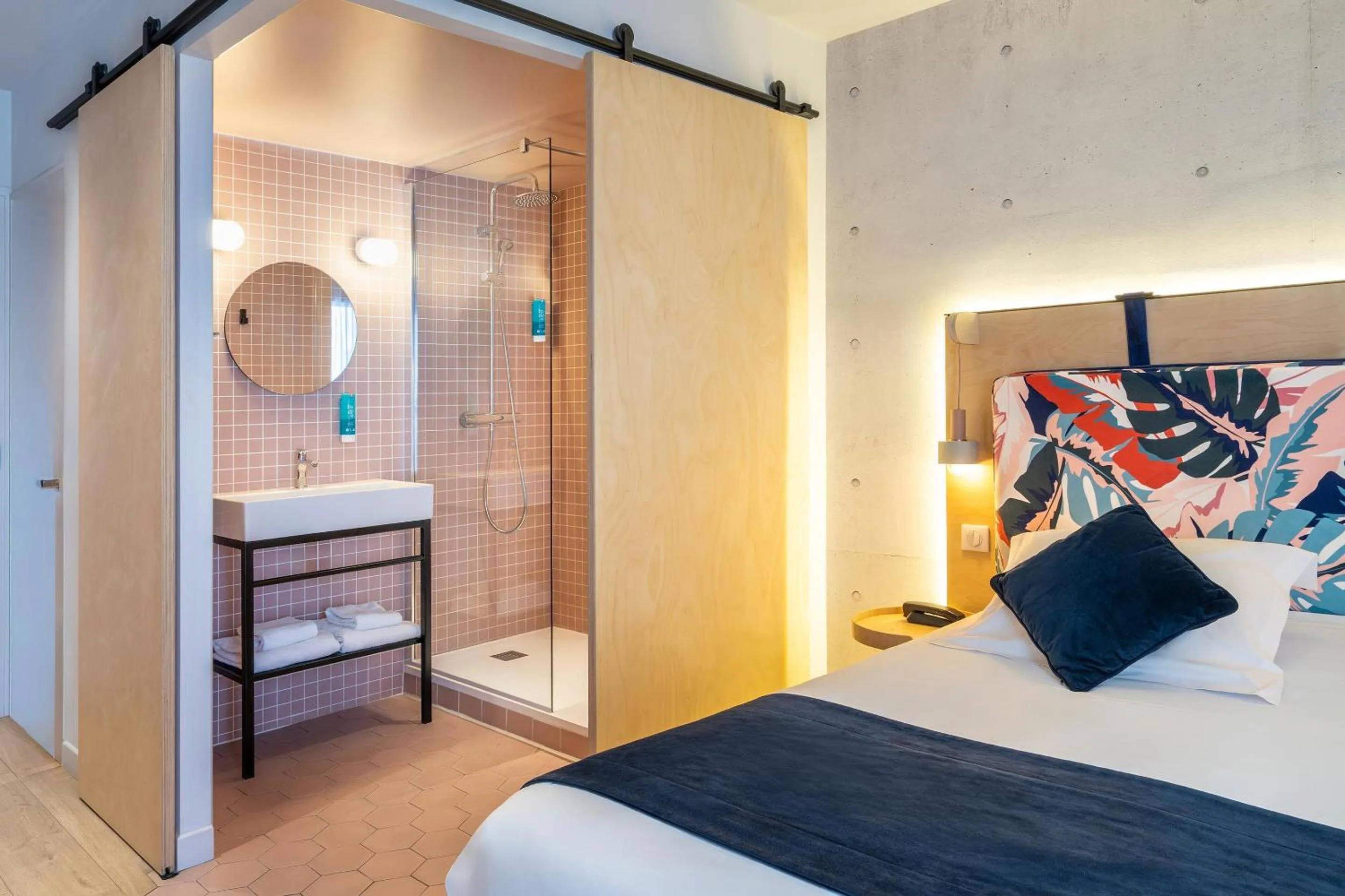 Bedroom, Bed in Urban Hotel & Spa Aix-les-Bains - BW Signature Collection