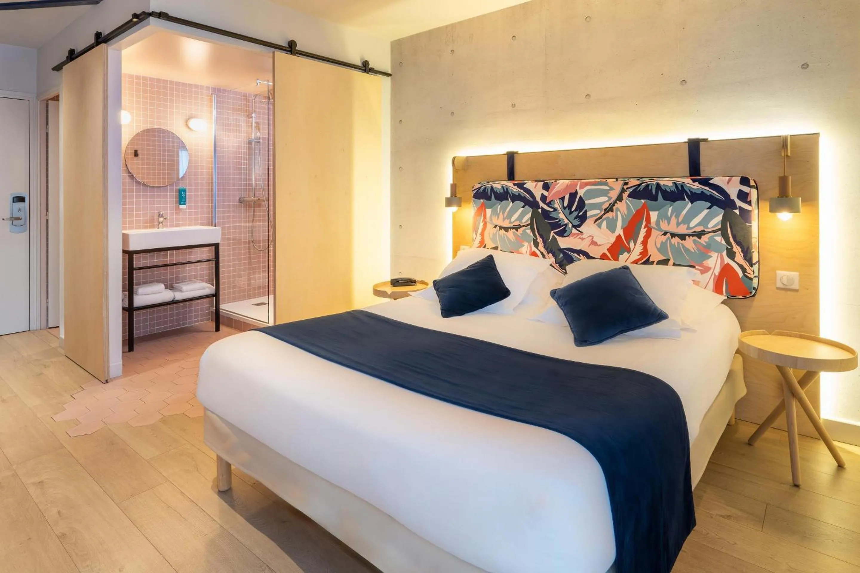 Bedroom, Bed in Urban Hotel & Spa Aix-les-Bains - BW Signature Collection