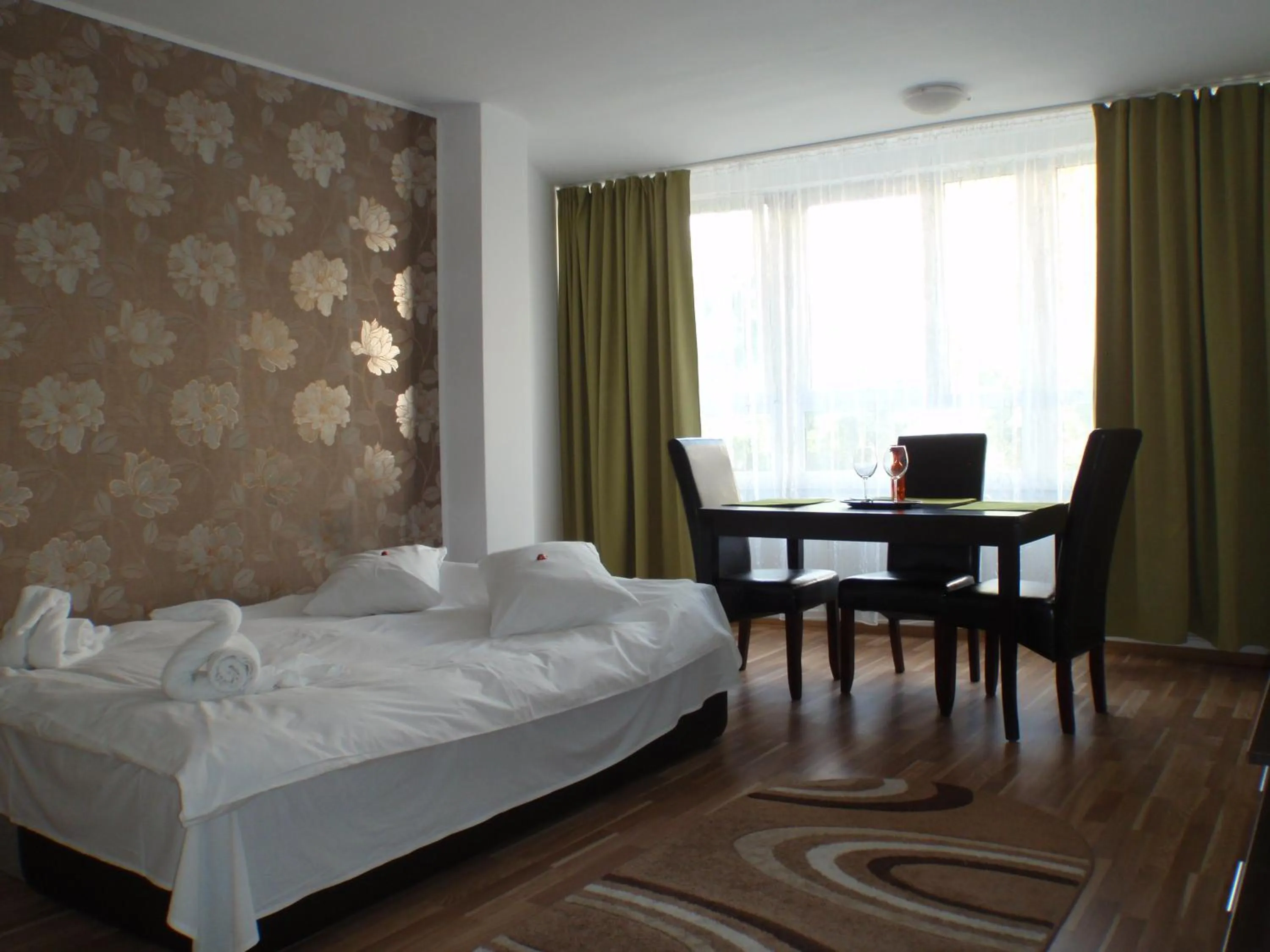 Photo of the whole room, Bed in ApartHotel Zorilor