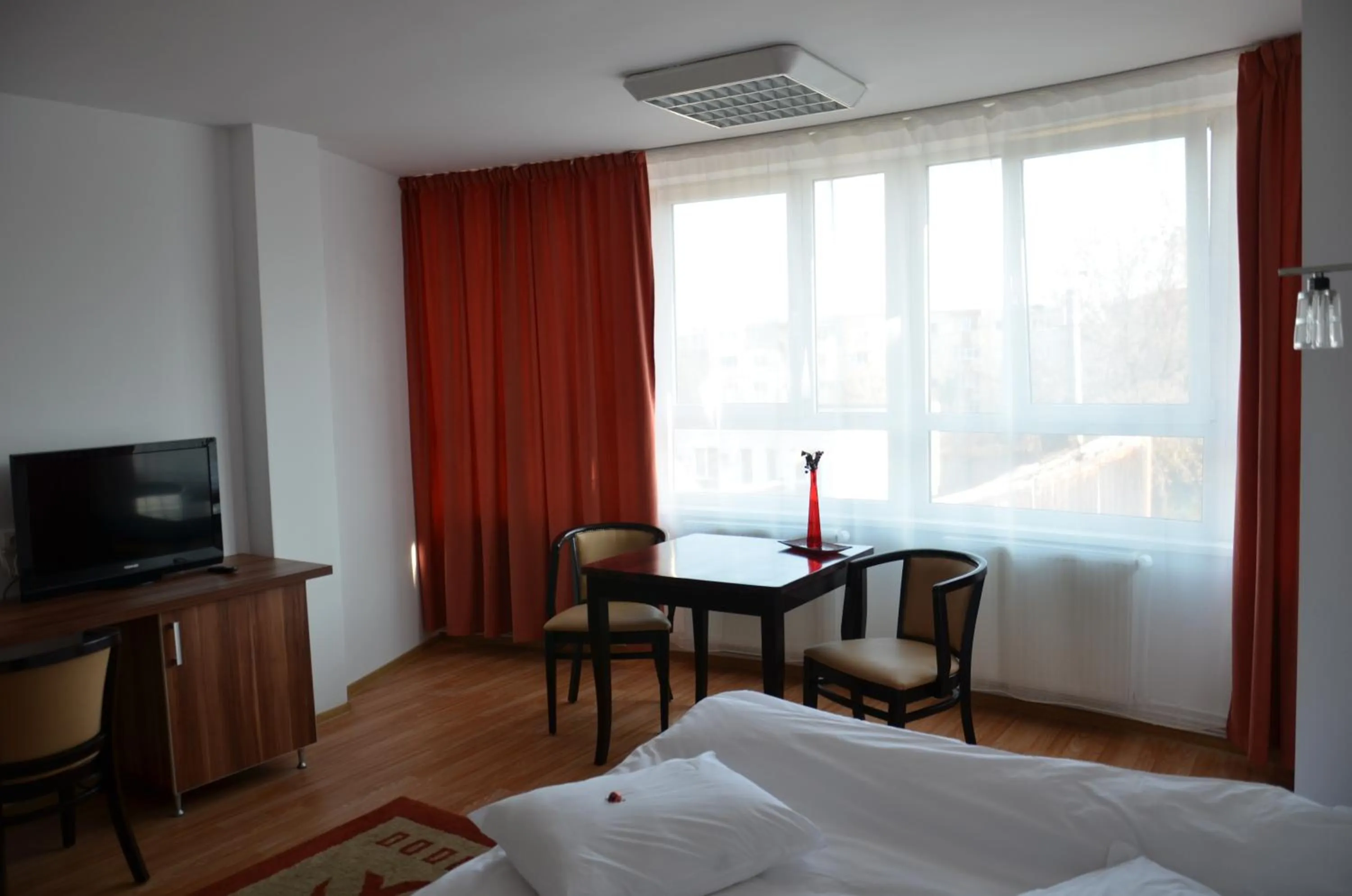 Photo of the whole room, Bed in ApartHotel Zorilor