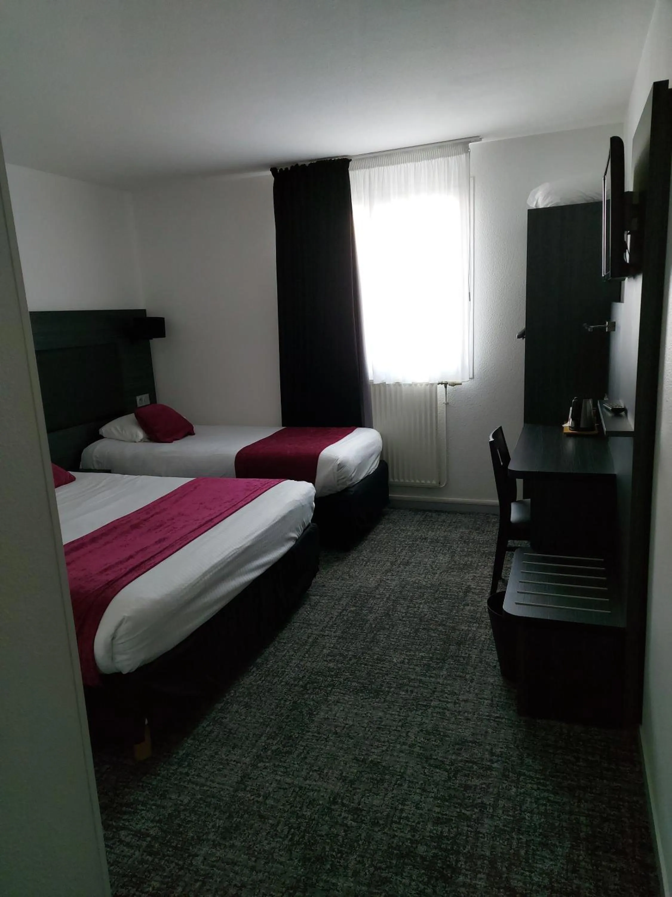 Bed in The Originals City Hôtel, Aéroport Beauvais