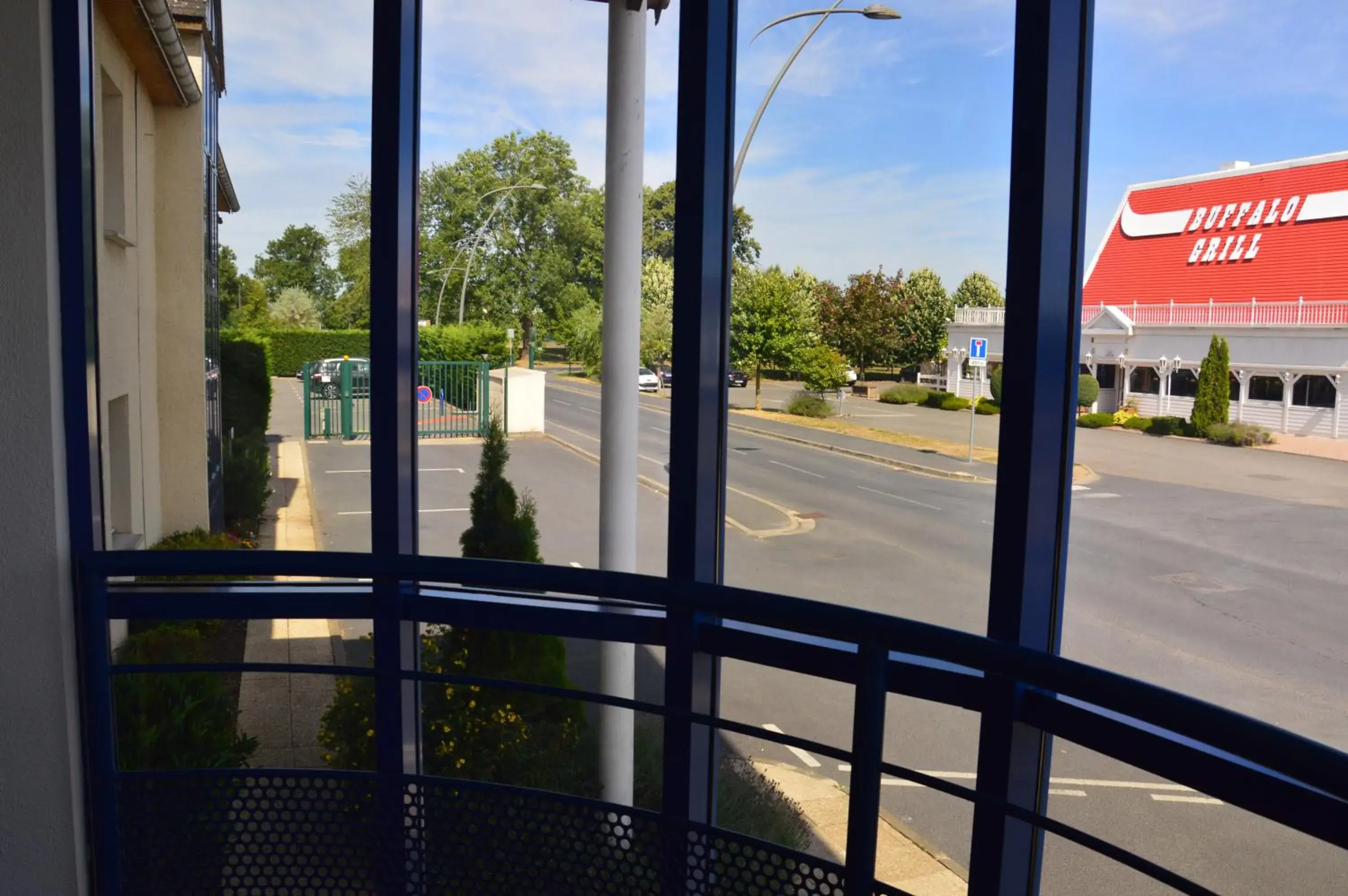 Street view in The Originals City Hôtel, Aéroport Beauvais Street view in The Originals City Hôtel, Aéroport Beauvais