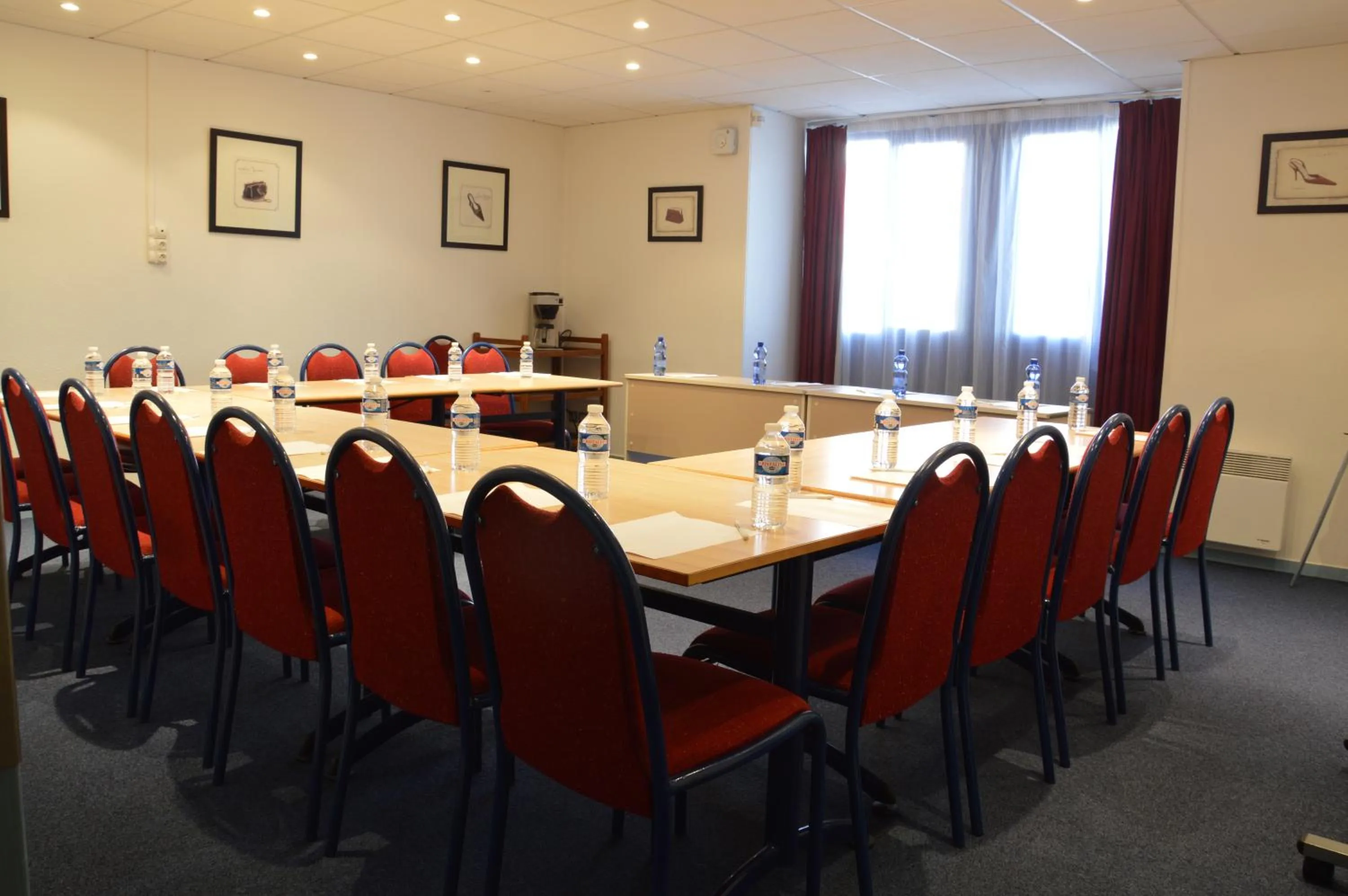 Meeting/conference room in The Originals City Hôtel, Aéroport Beauvais