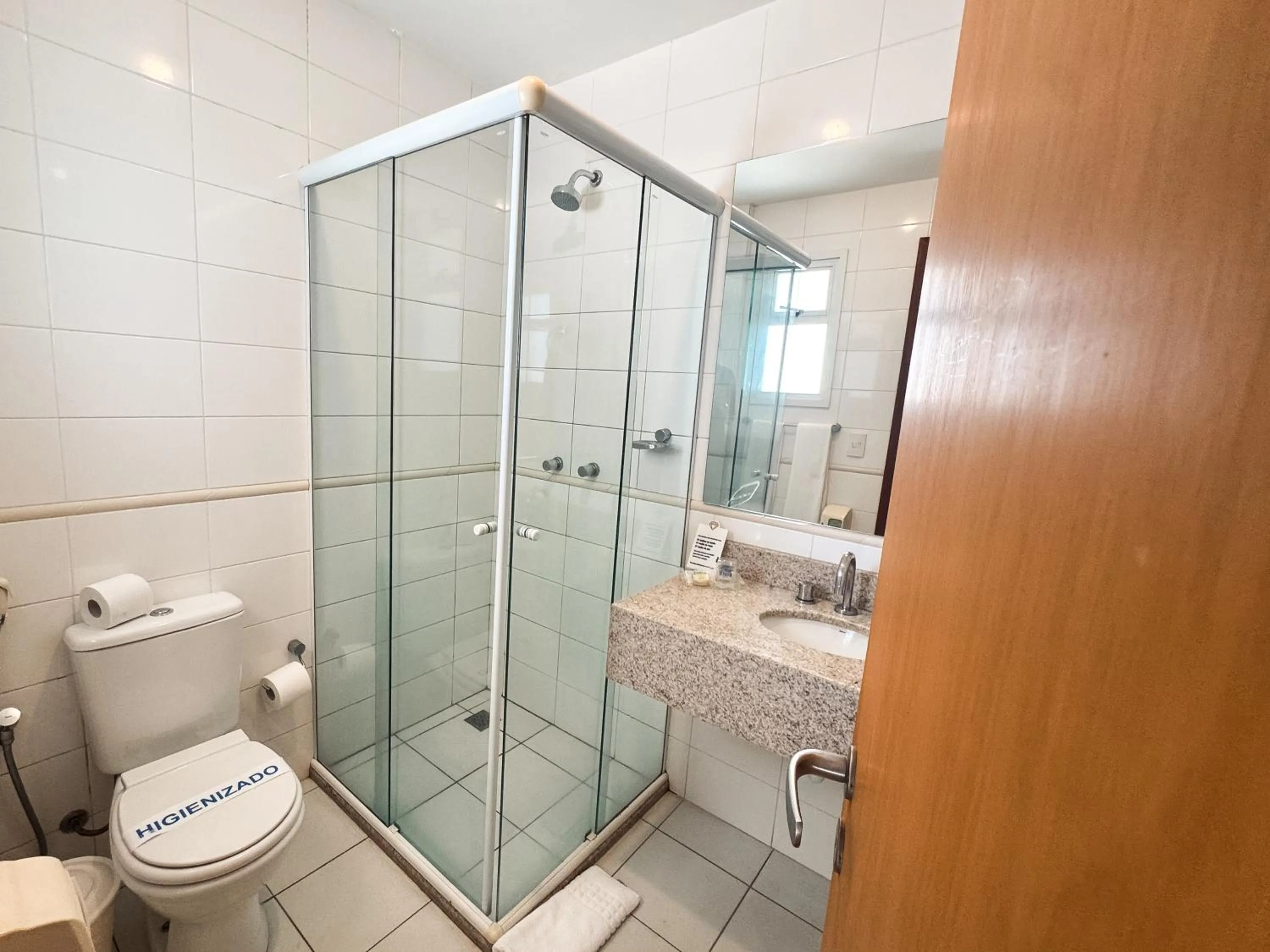 Toilet in Hotel Cianorte Diamond