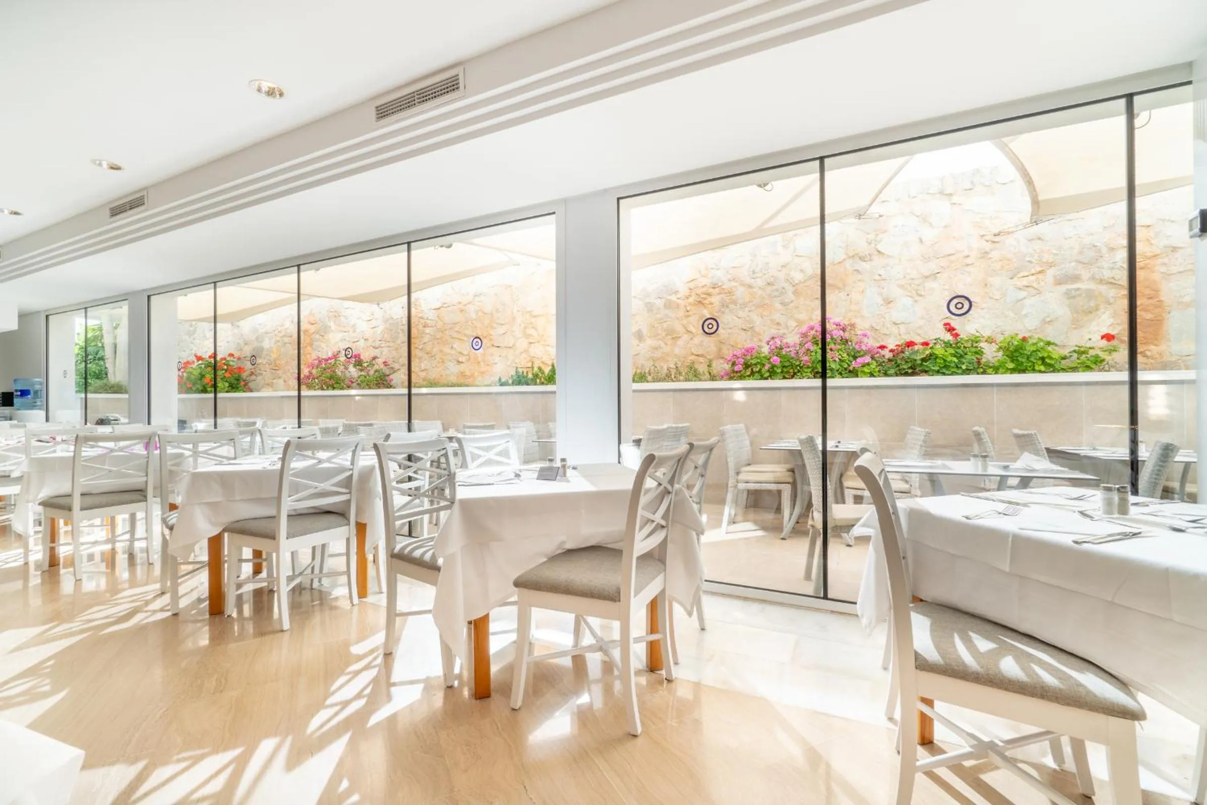 Restaurant/places to eat in Tropicana Hotel