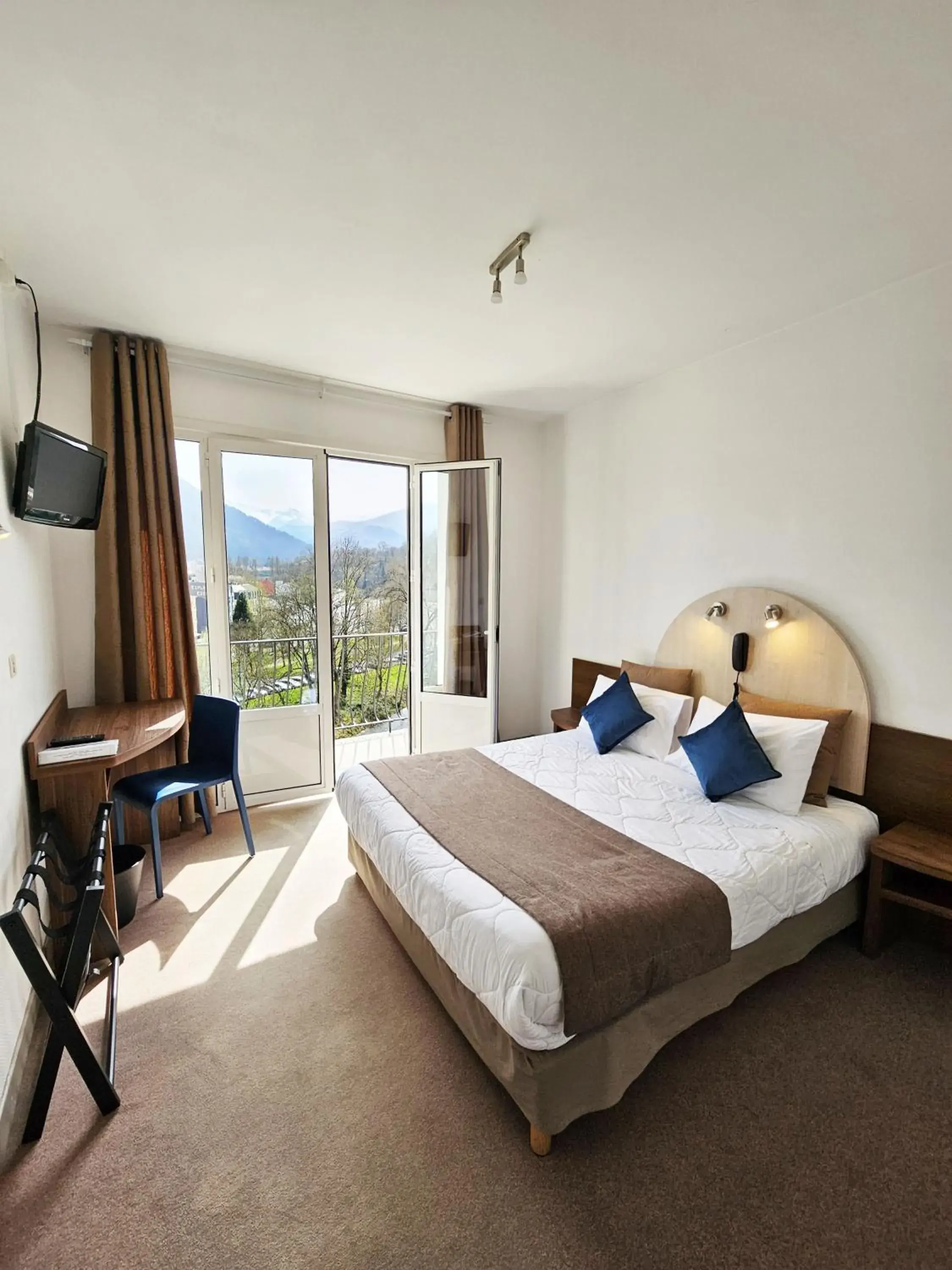 Double Room with Mountain View in Adonis Lourdes - Notre Dame de la Sarte Double Room with Mountain View in Adonis Lourdes - Notre Dame de la Sarte