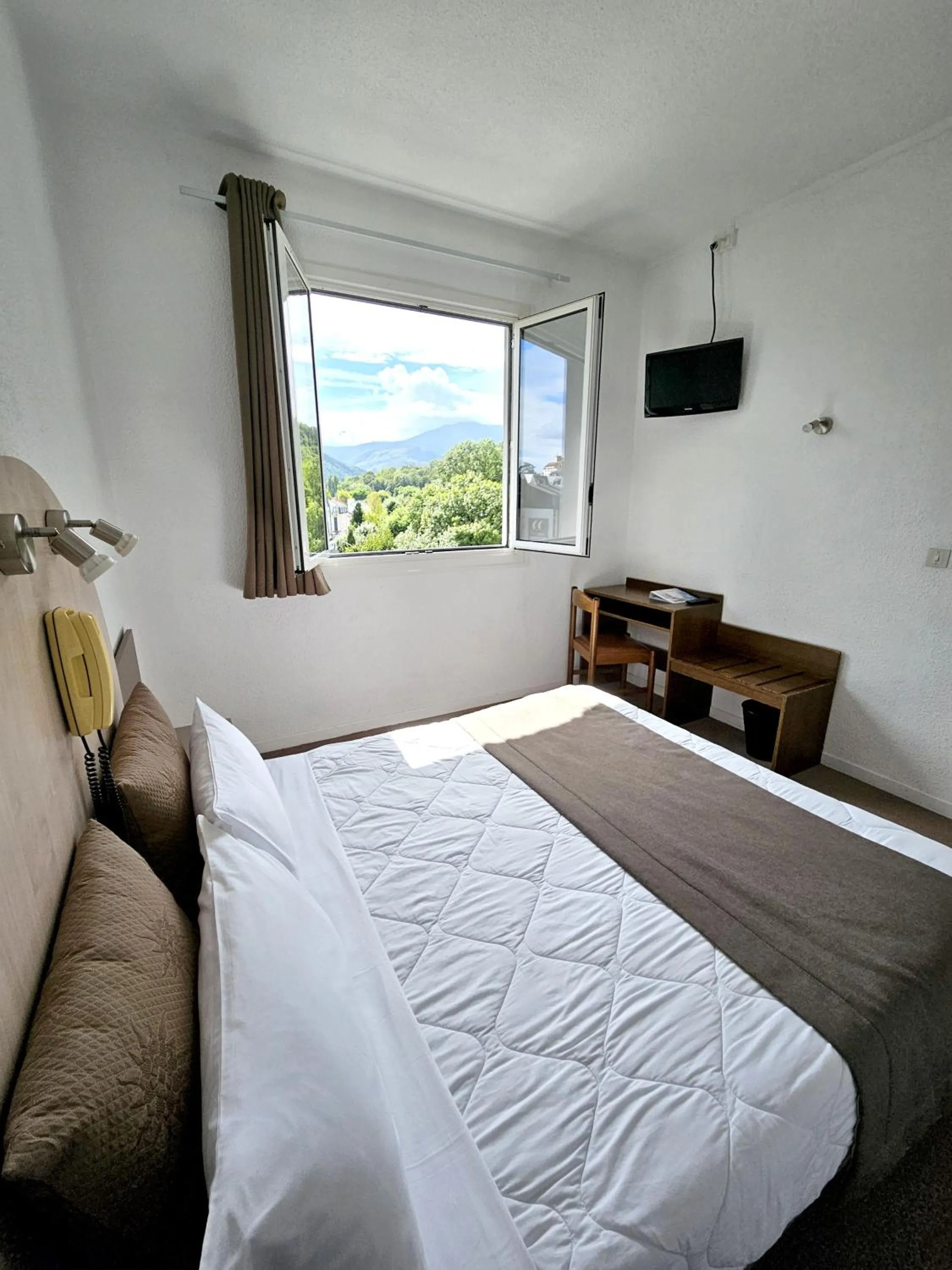 Bedroom, Bed in Adonis Lourdes - Notre Dame de la Sarte