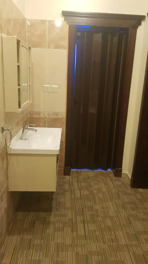 Bathroom in Arabian Palm Hotel