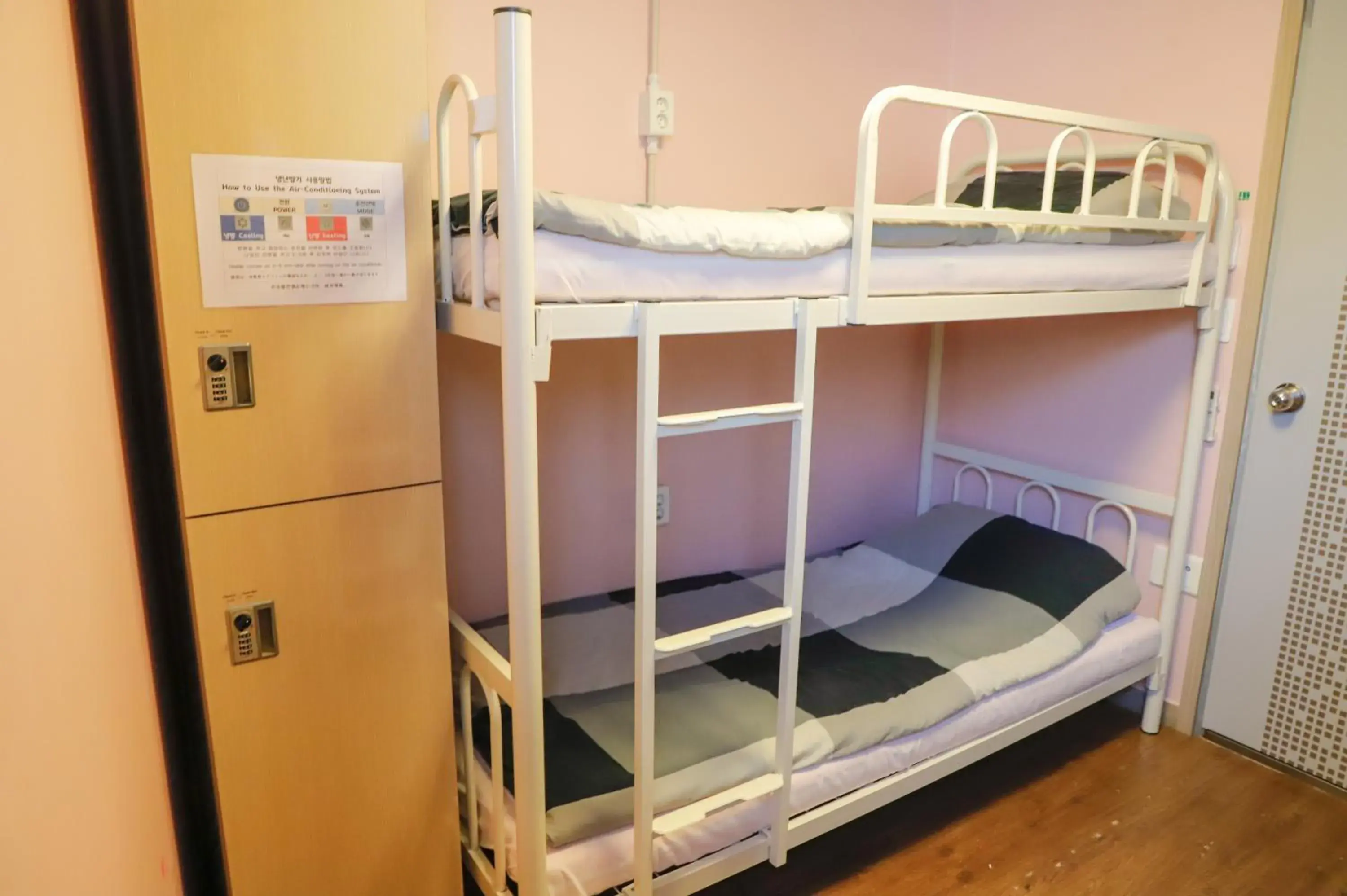 Bedroom, Bed in Busan Sukbak Dot Com Guesthouse Bedroom, Bed in Busan Sukbak Dot Com Guesthouse