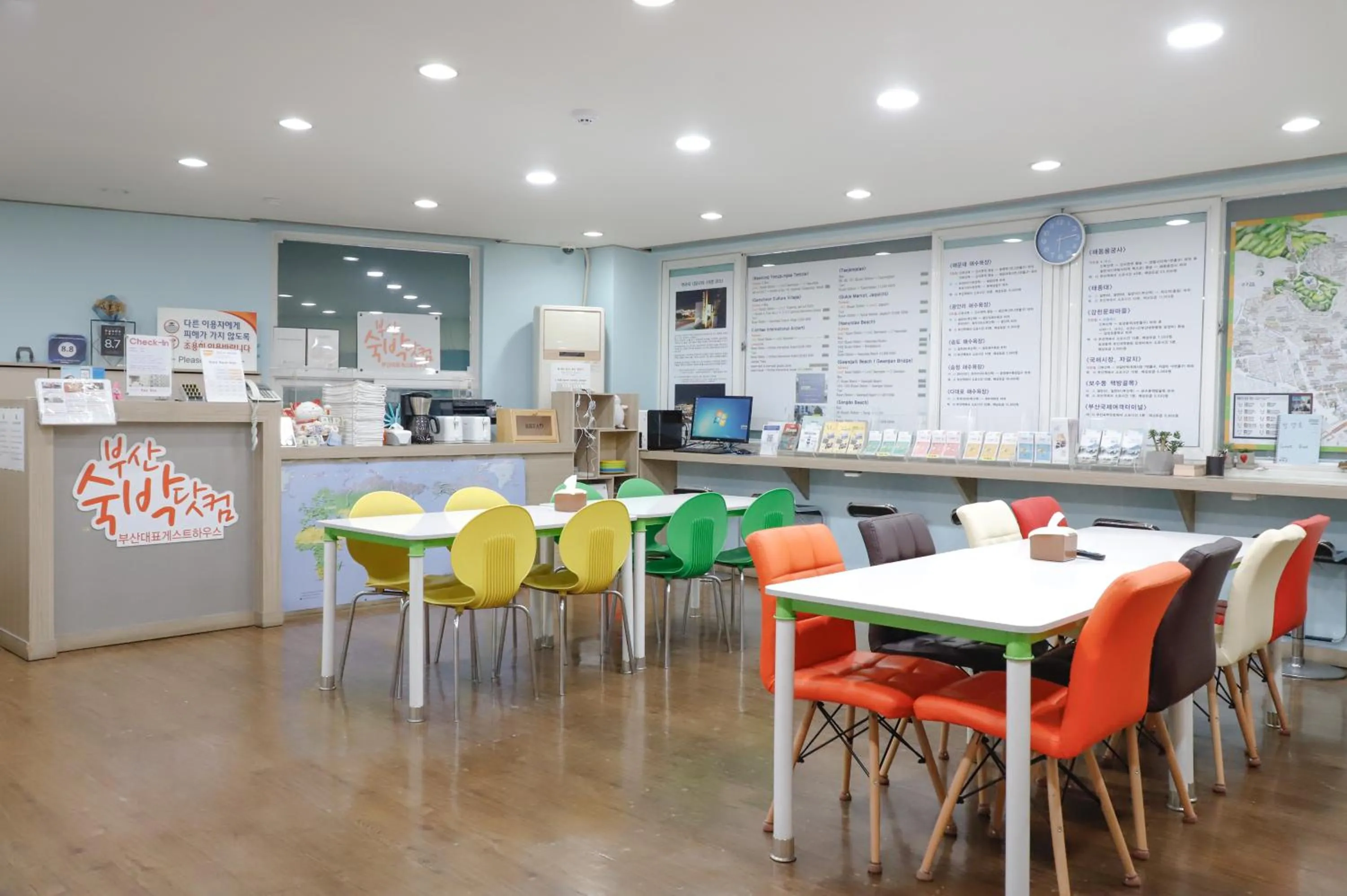 Communal lounge/ TV room in Busan Sukbak Dot Com Guesthouse