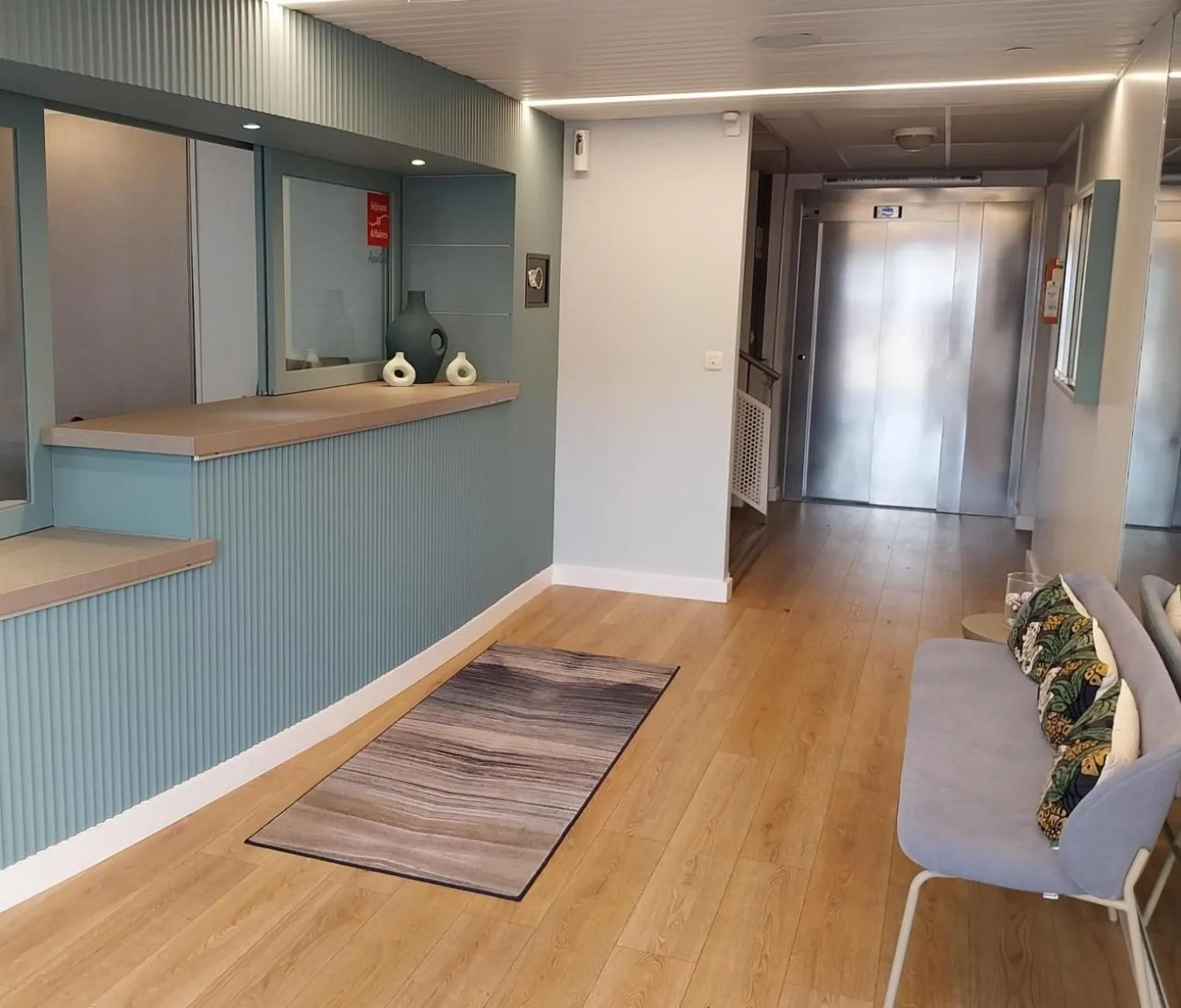 Lobby or reception in Séjours & Affaires La Rochelle Les Minimes