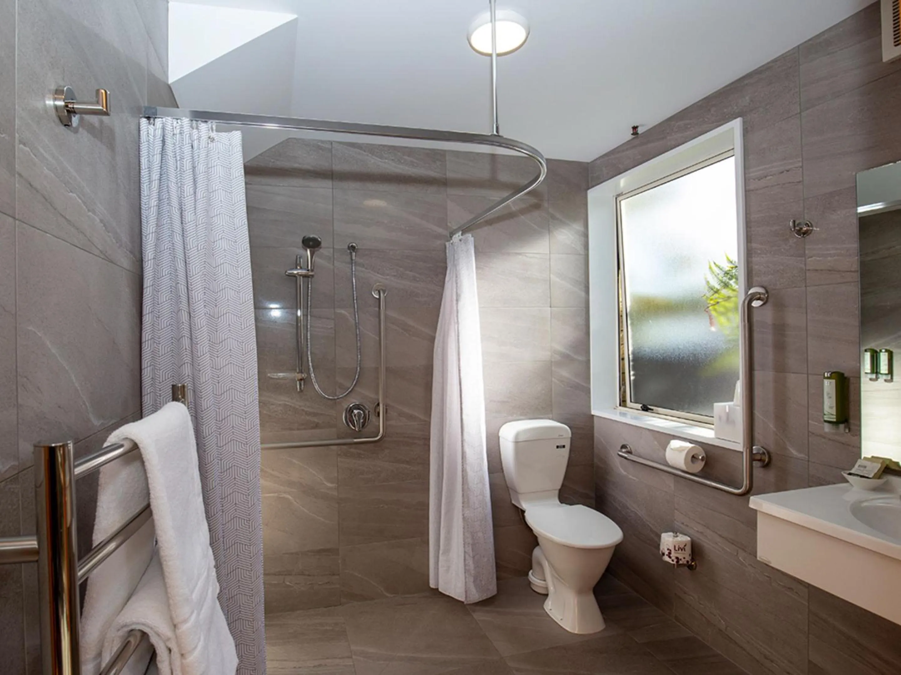 Bathroom in ASURE Chelsea Gateway Motor Lodge