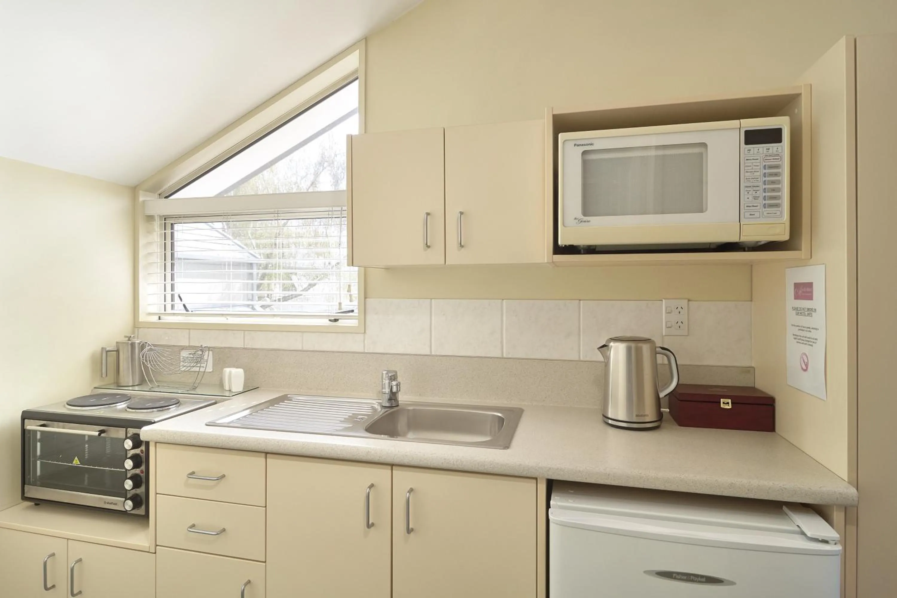 Kitchen or kitchenette in Apollo Motel