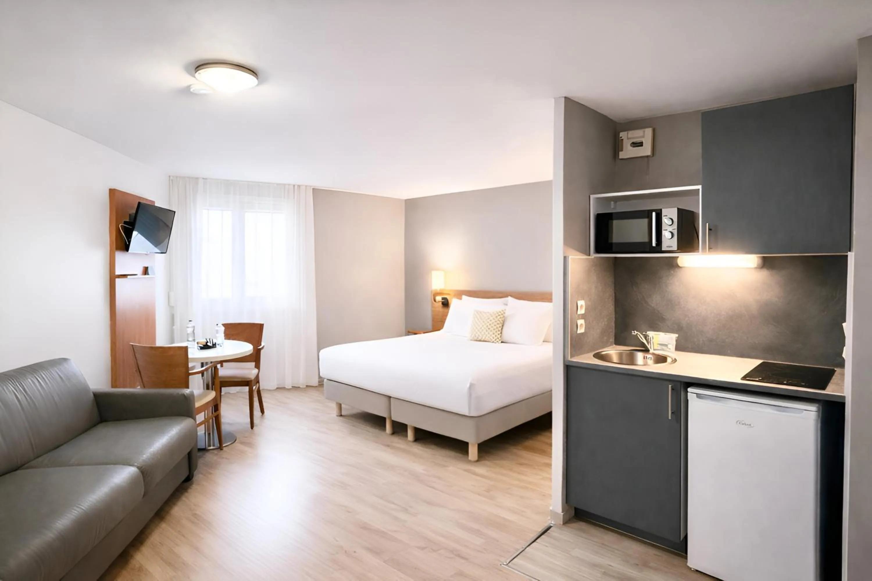 Bedroom, Bed in Séjours & Affaires Bordeaux de L'Yser