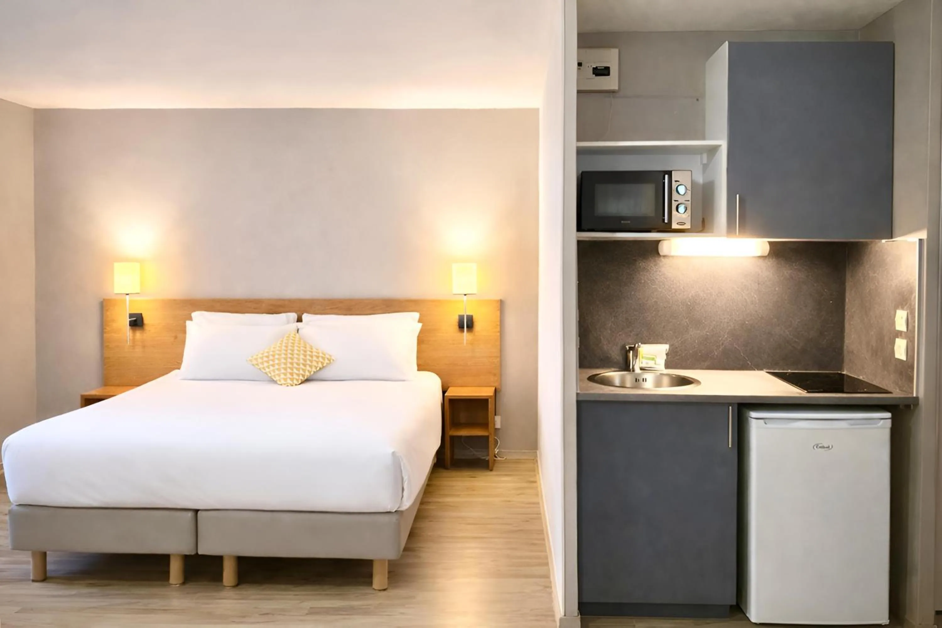 Bedroom, Bed in Séjours & Affaires Bordeaux de L'Yser