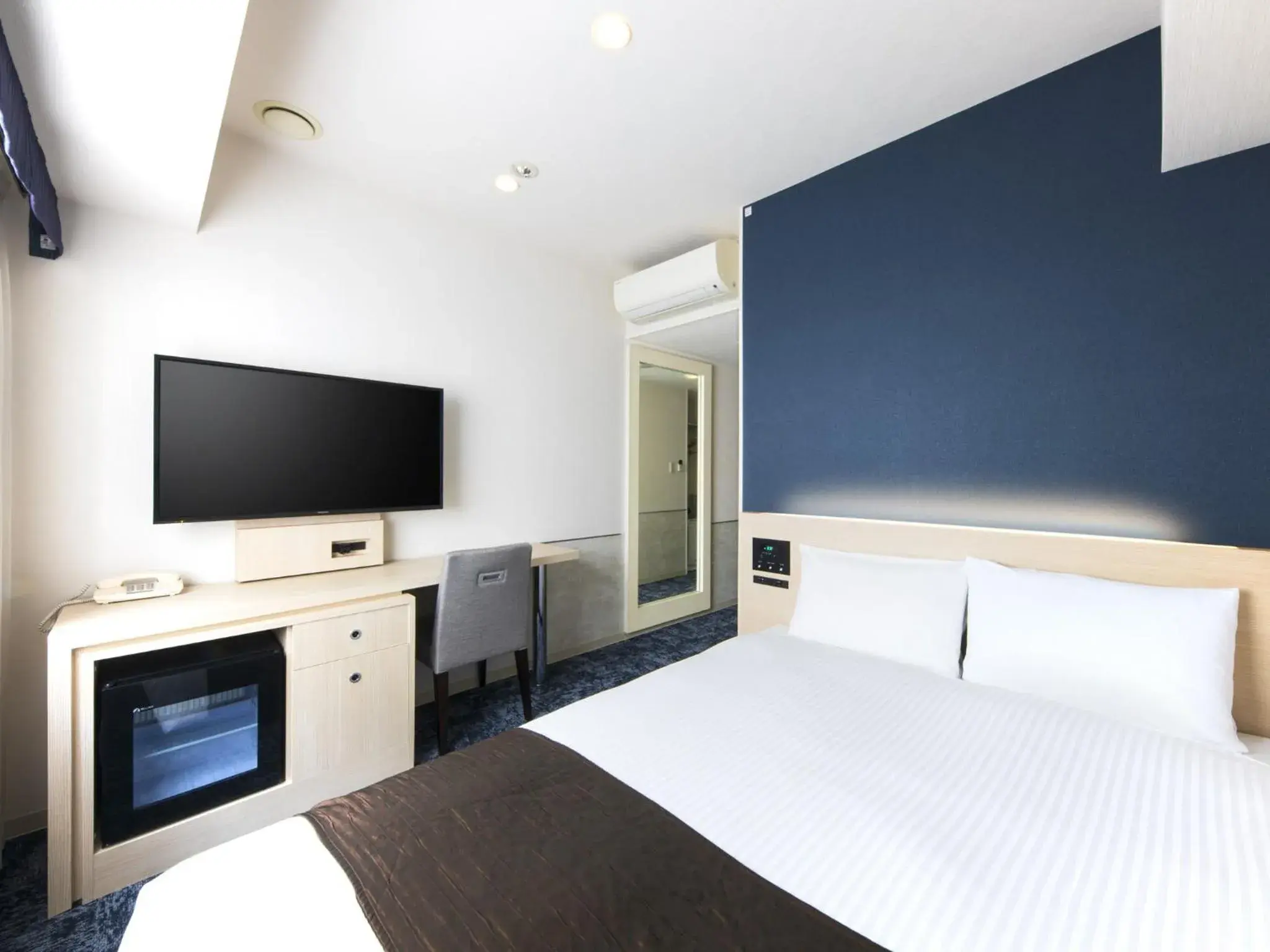 Photo of the whole room, Bed in Hotel Villa Fontaine Tokyo-Nihombashi Mitsukoshimae Photo of the whole room, Bed in Hotel Villa Fontaine Tokyo-Nihombashi Mitsukoshimae