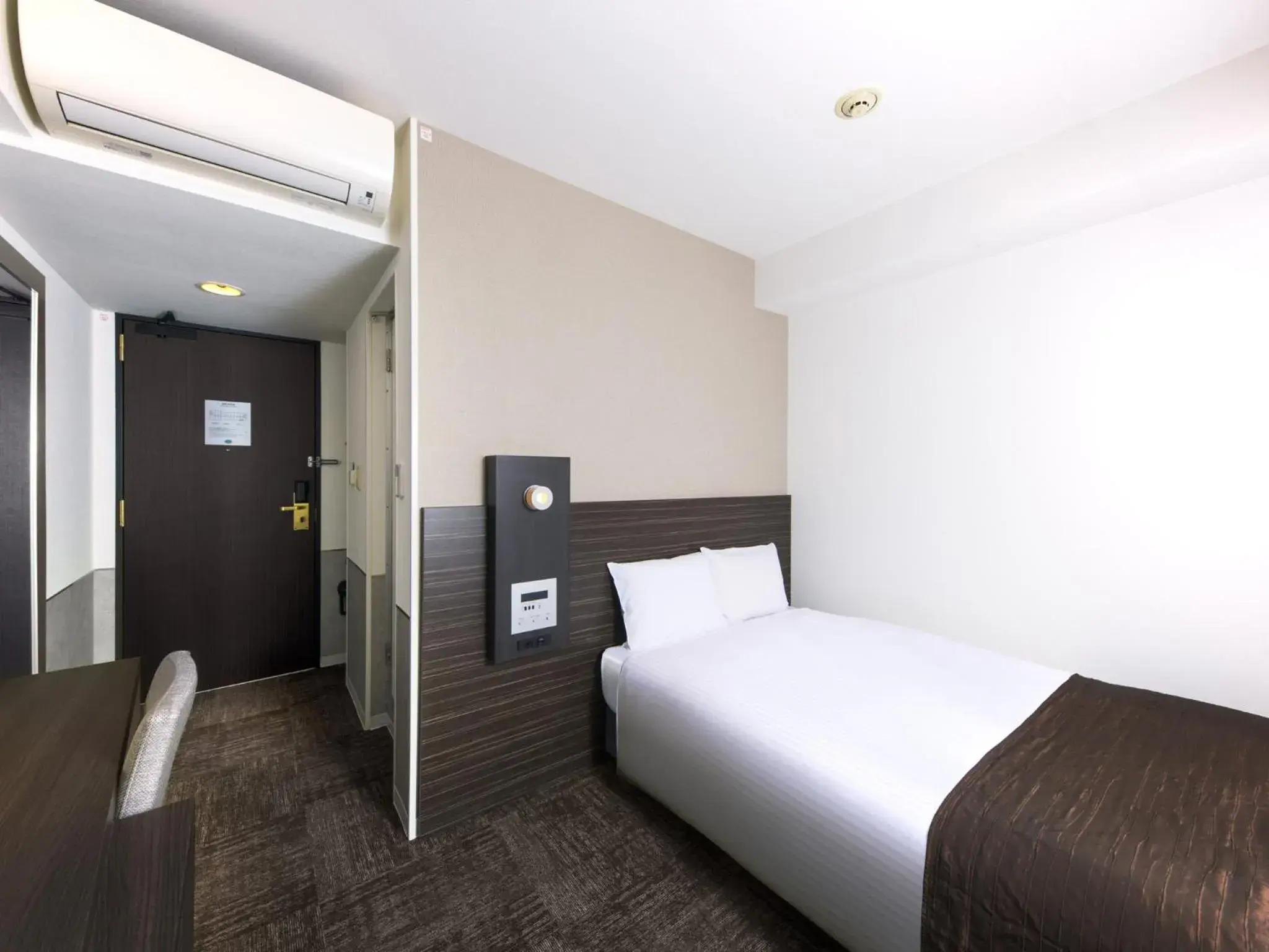 Photo of the whole room, Bed in Hotel Villa Fontaine Tokyo-Nihombashi Mitsukoshimae Photo of the whole room, Bed in Hotel Villa Fontaine Tokyo-Nihombashi Mitsukoshimae