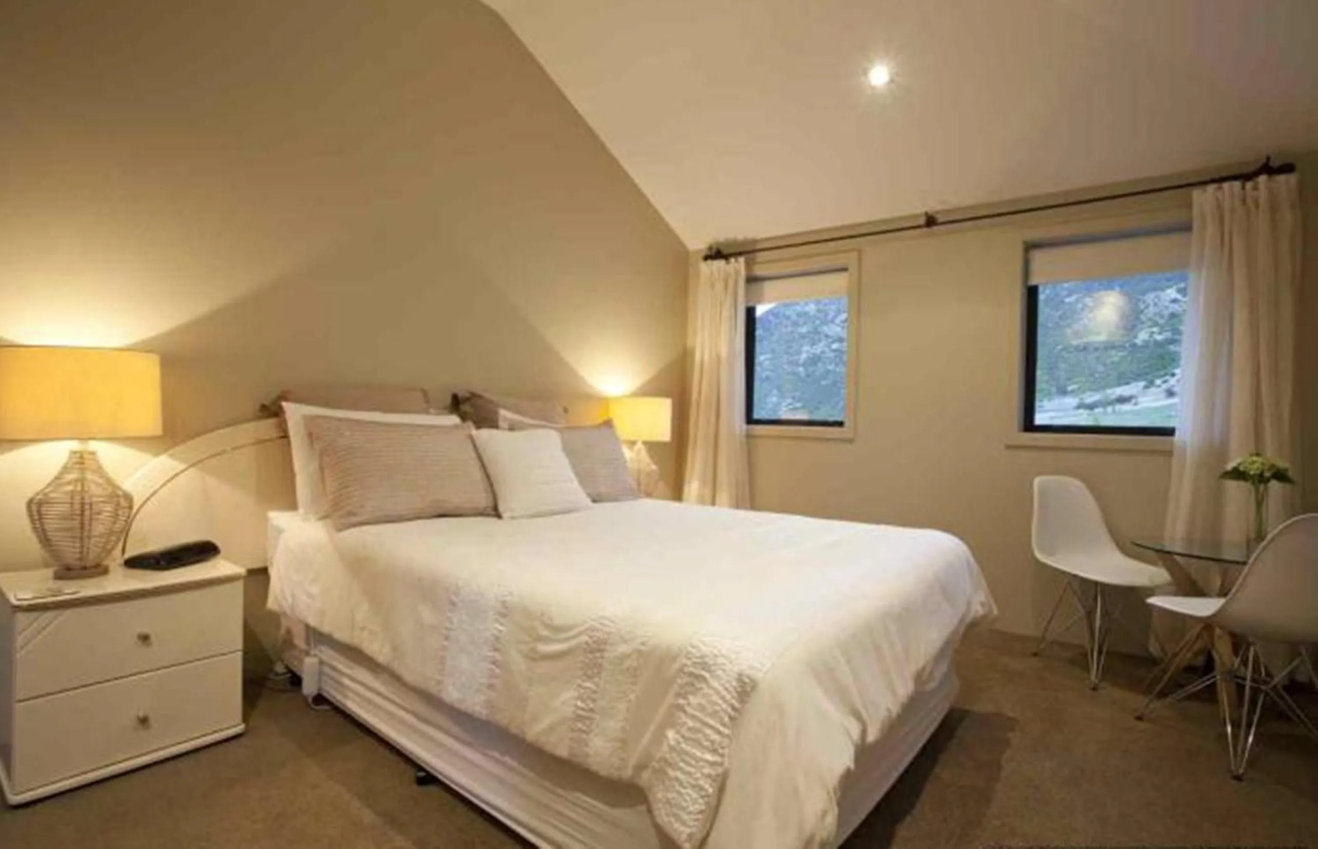 Bed in Gibbston House Boutique B&B