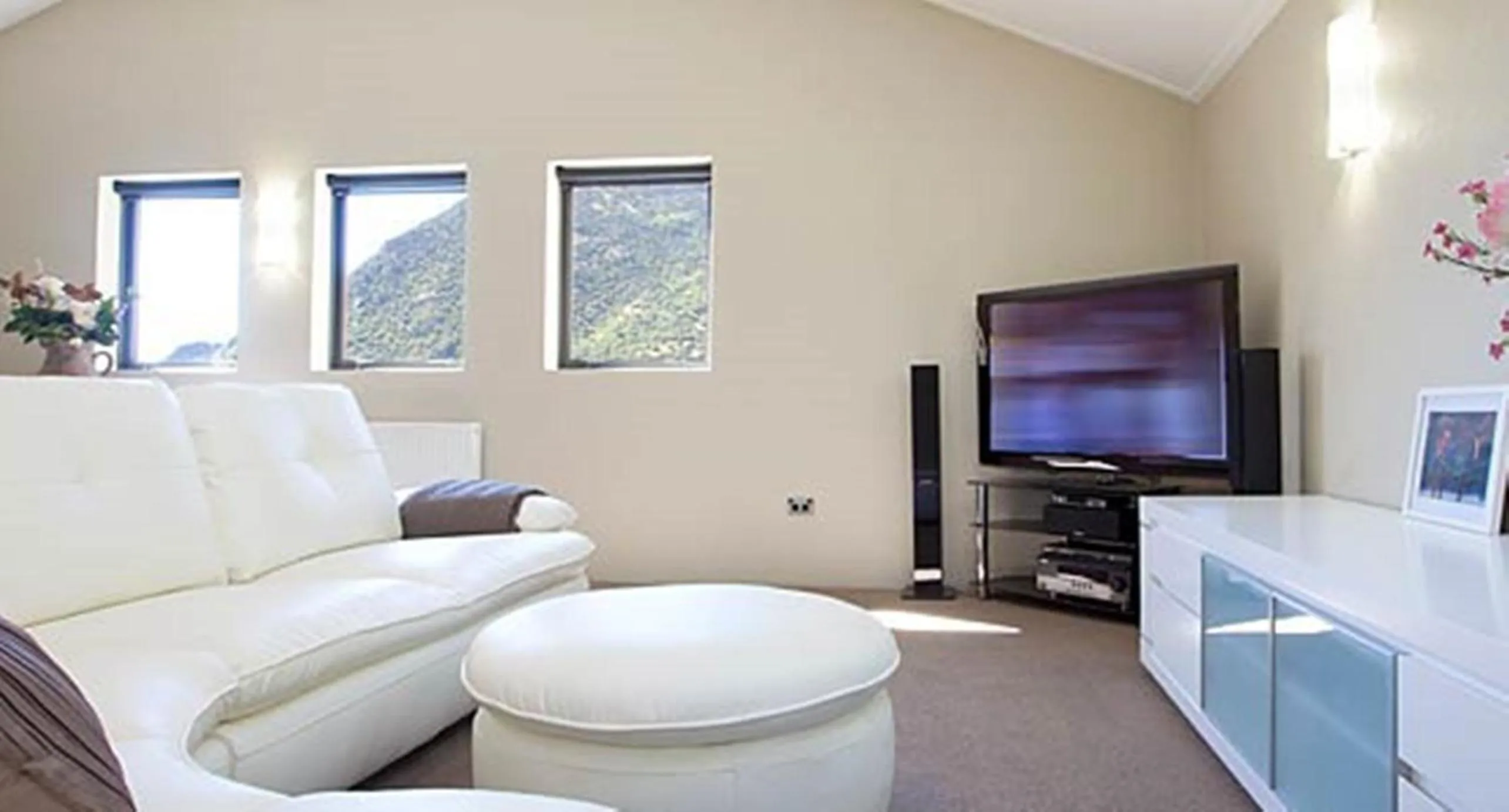 Living room in Gibbston House Boutique B&B