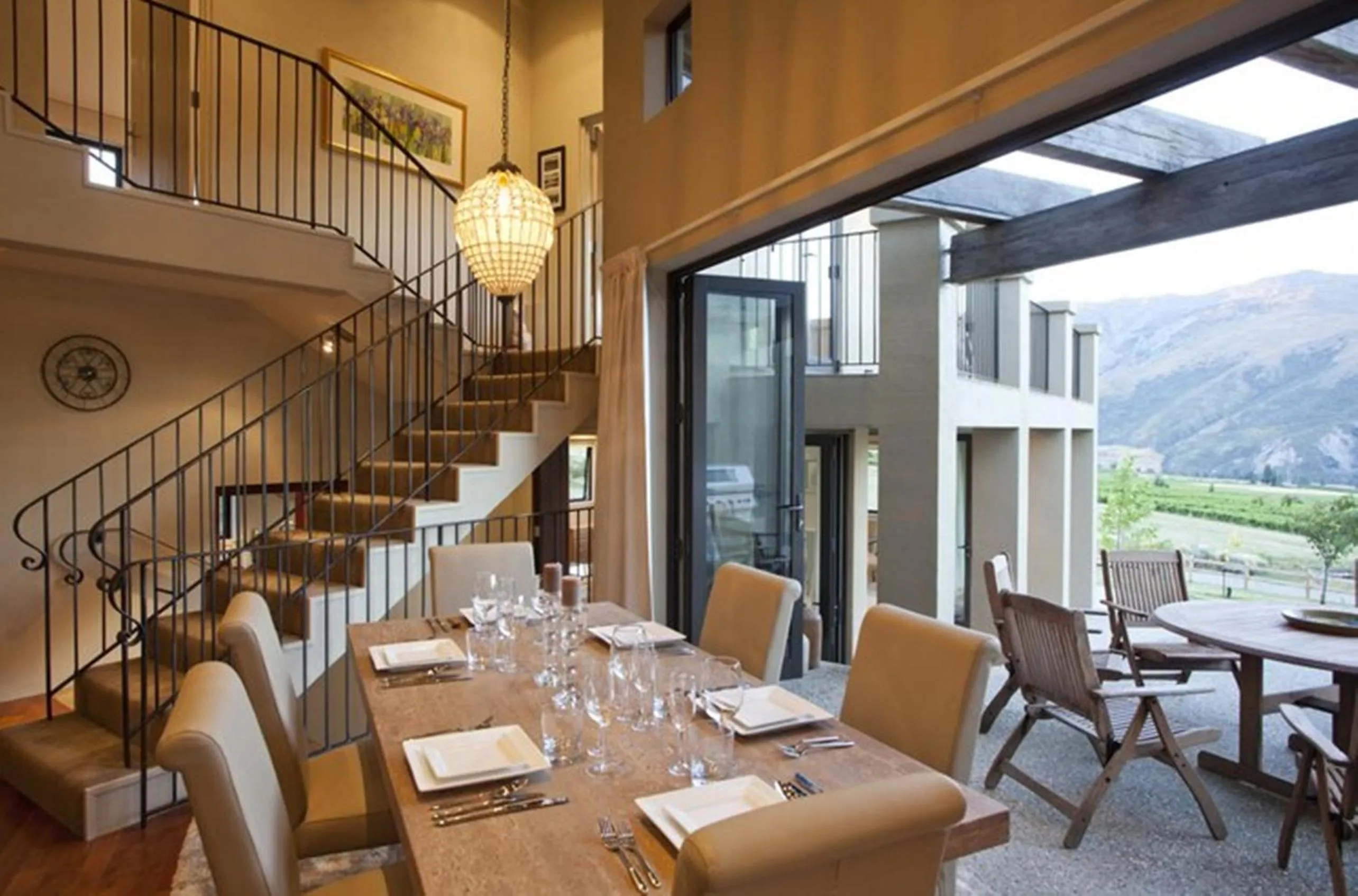 Dining area in Gibbston House Boutique B&B