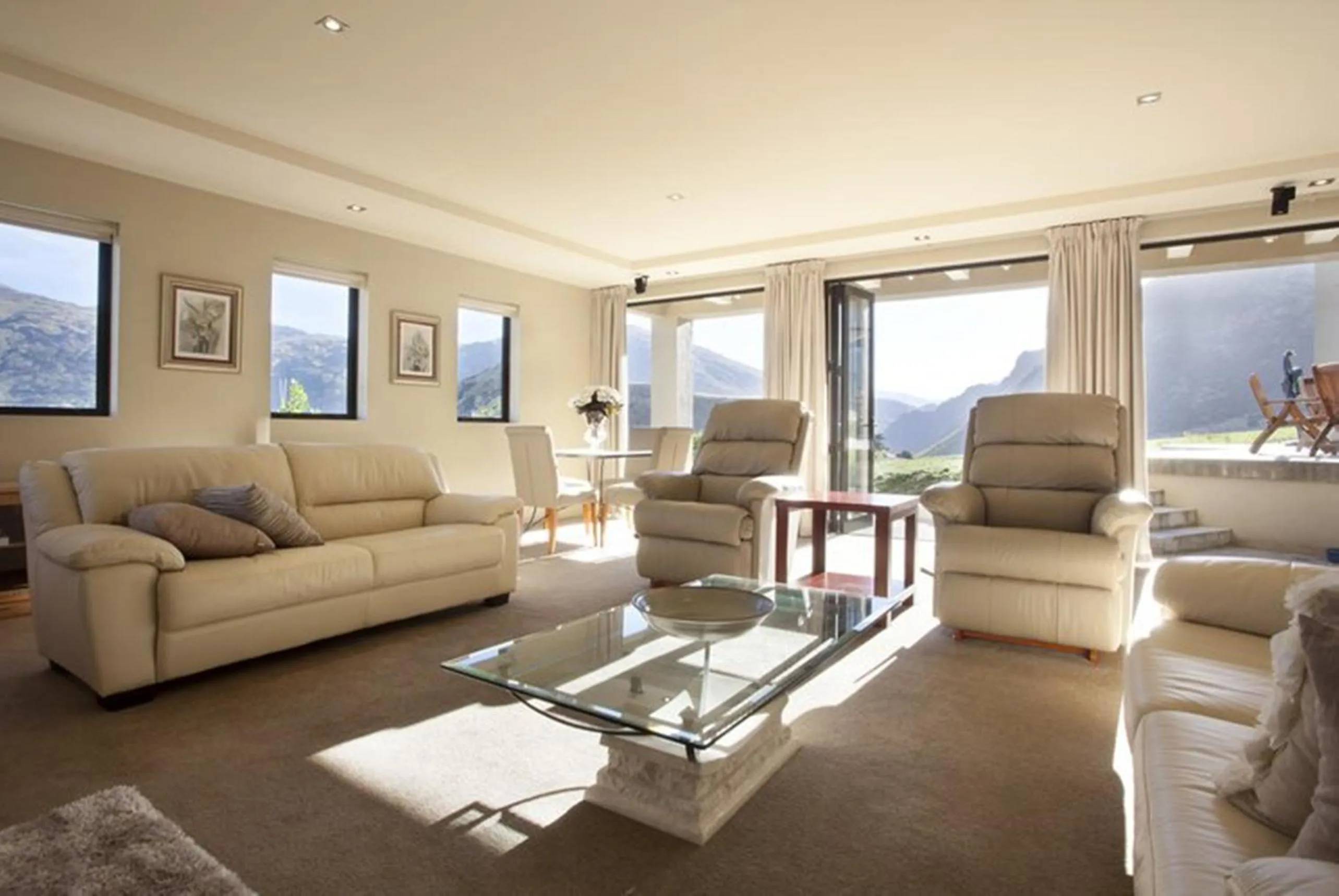 Living room in Gibbston House Boutique B&B