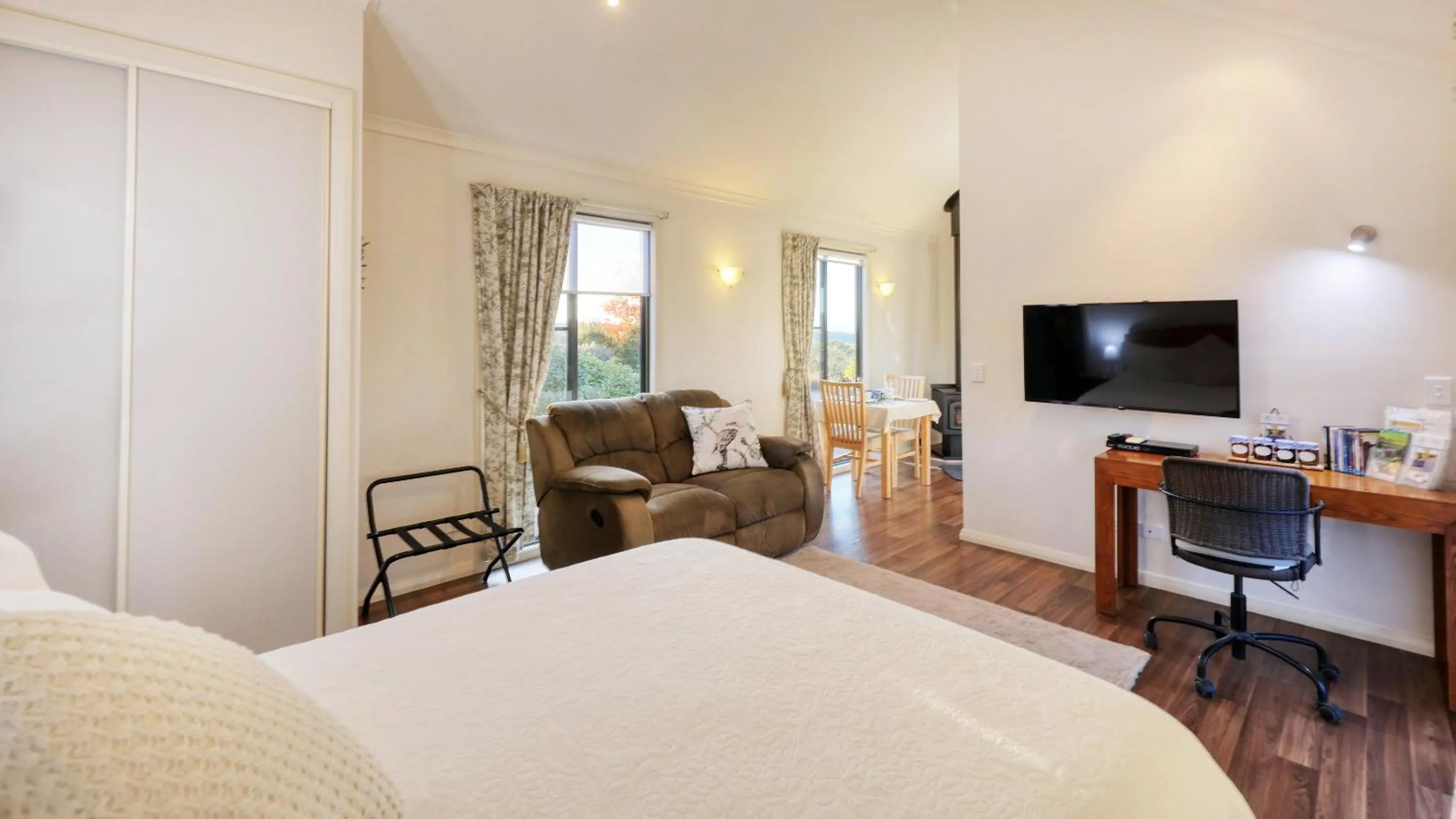 TV and multimedia, Bed in Grace Cottages