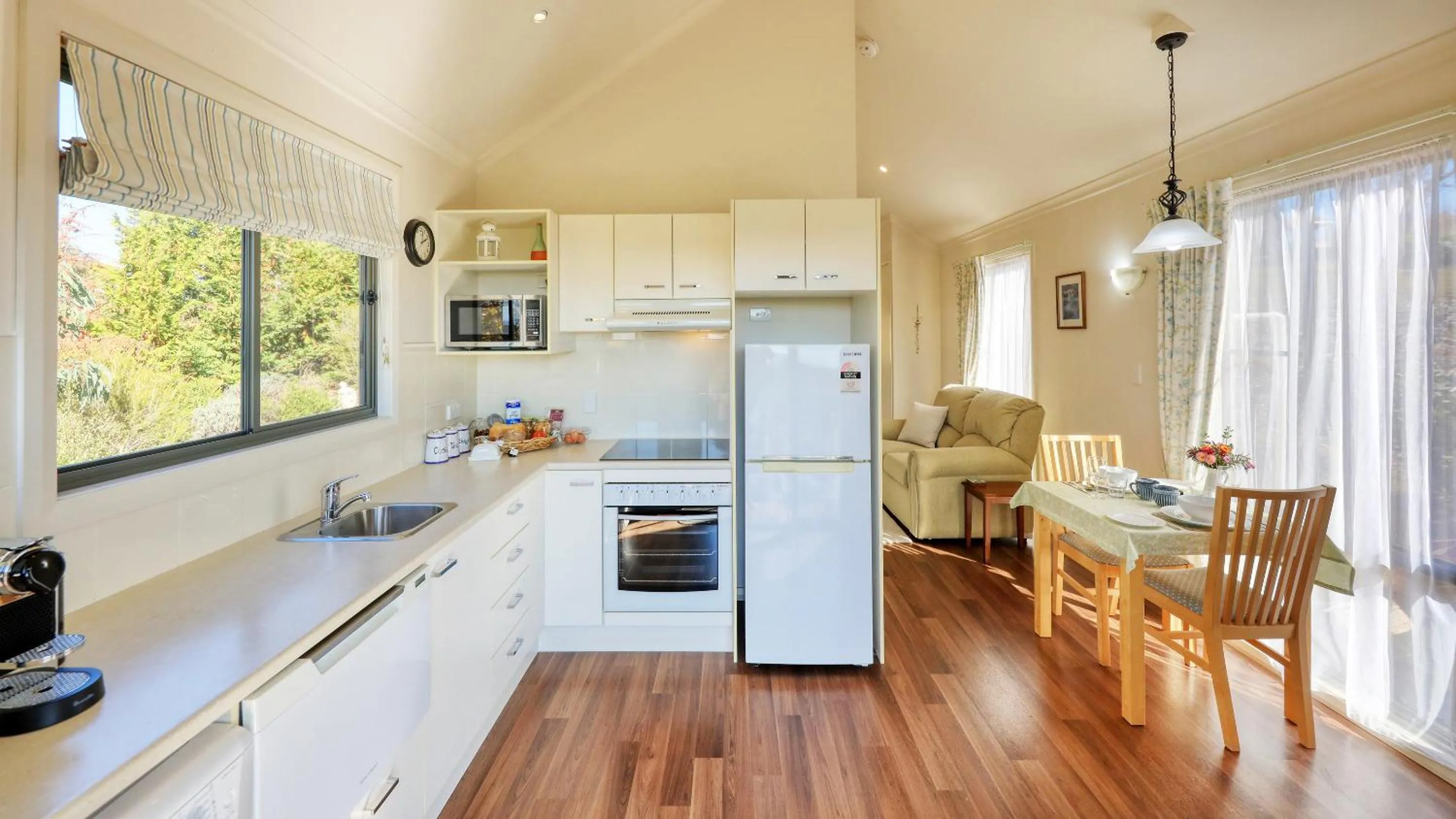 Kitchen or kitchenette in Grace Cottages