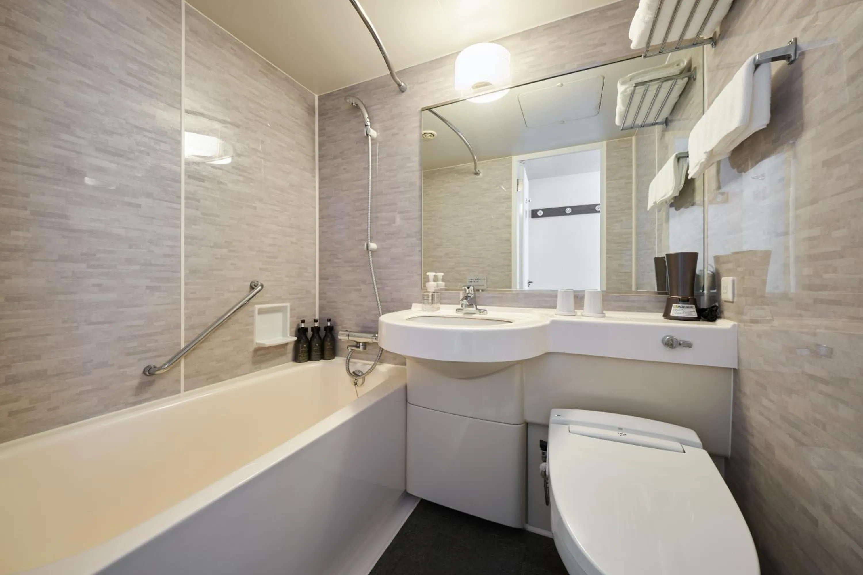 Bathroom in Hotel Villa Fontaine Tokyo-hatchobori