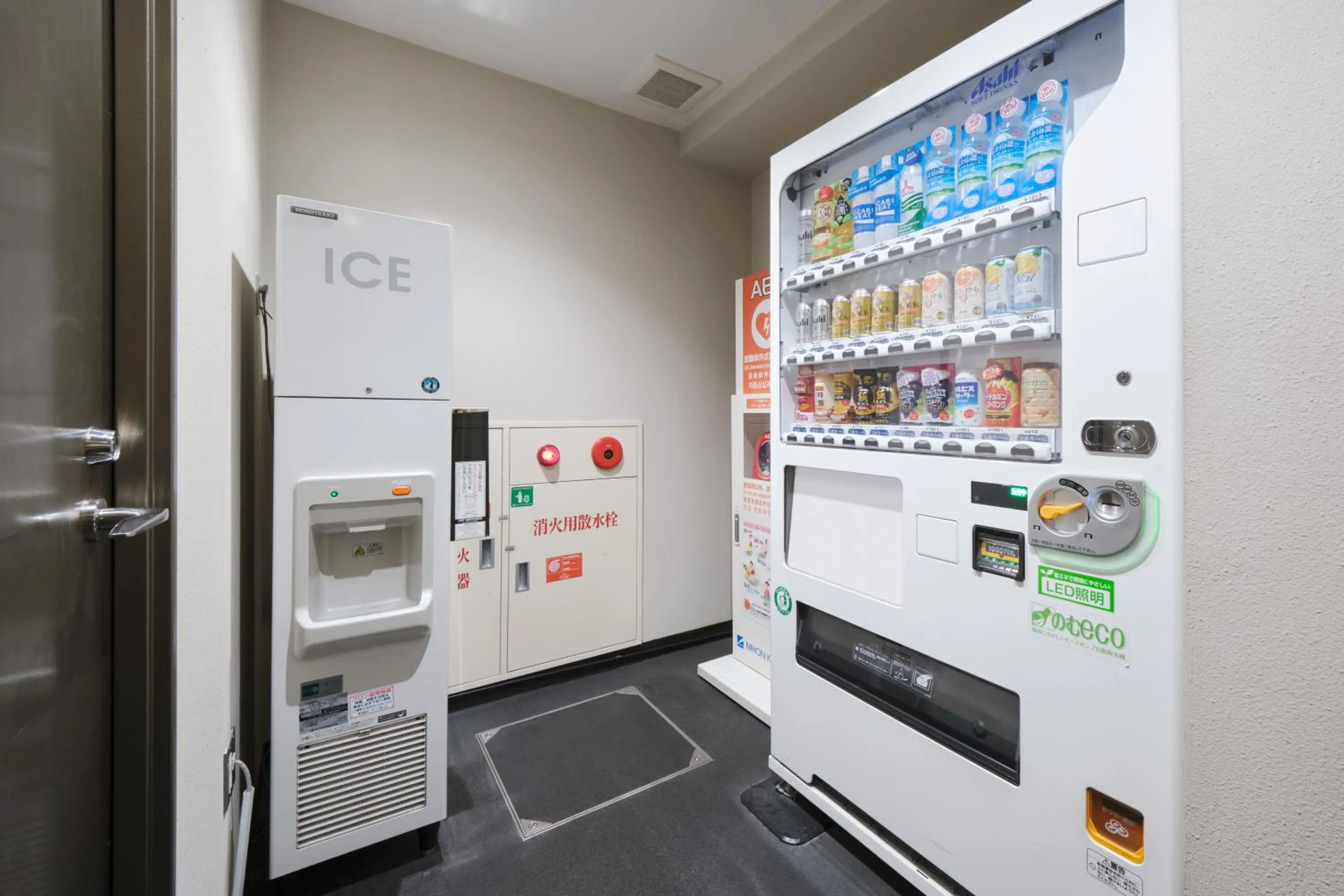 vending machine in Hotel Villa Fontaine Tokyo-hatchobori