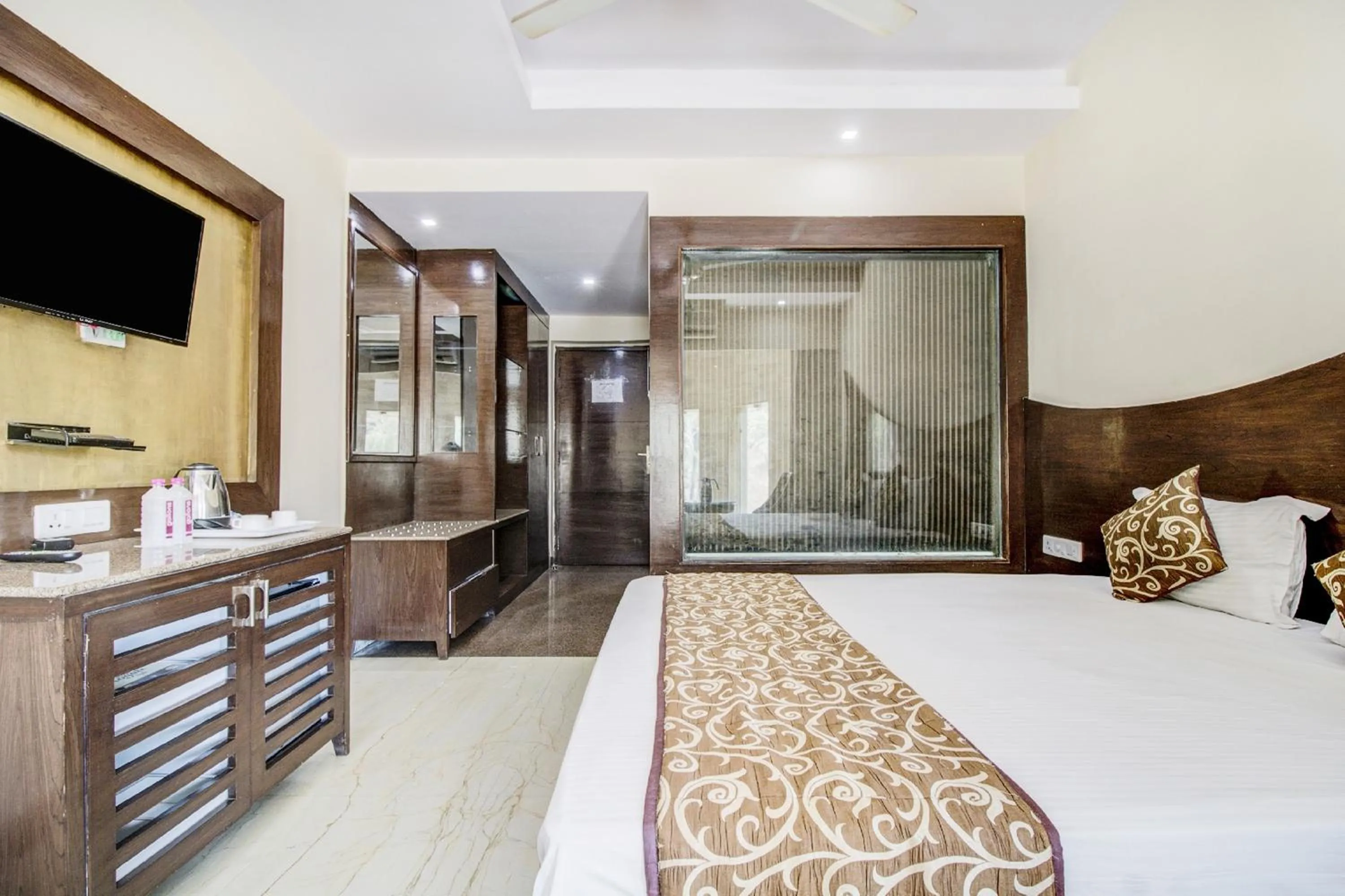 Photo of the whole room, Bed in Hotel Royale Palace