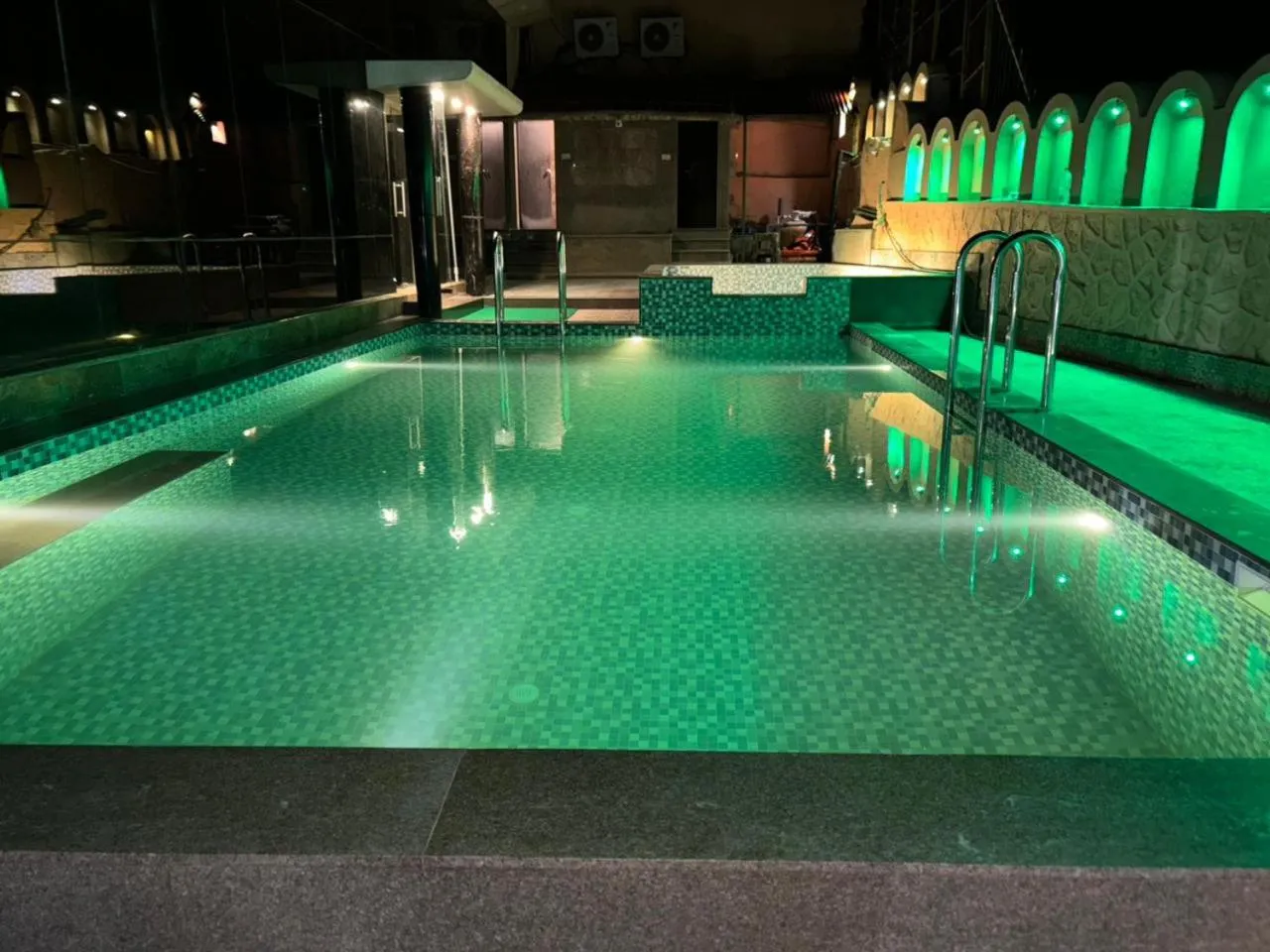 Swimming pool in Hotel Royale Palace