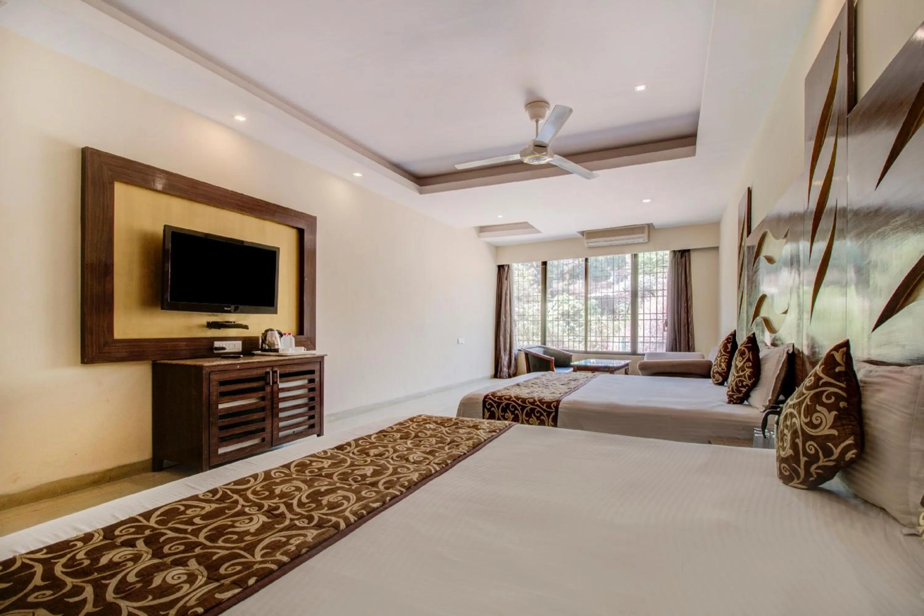 Photo of the whole room, Bed in Hotel Royale Palace